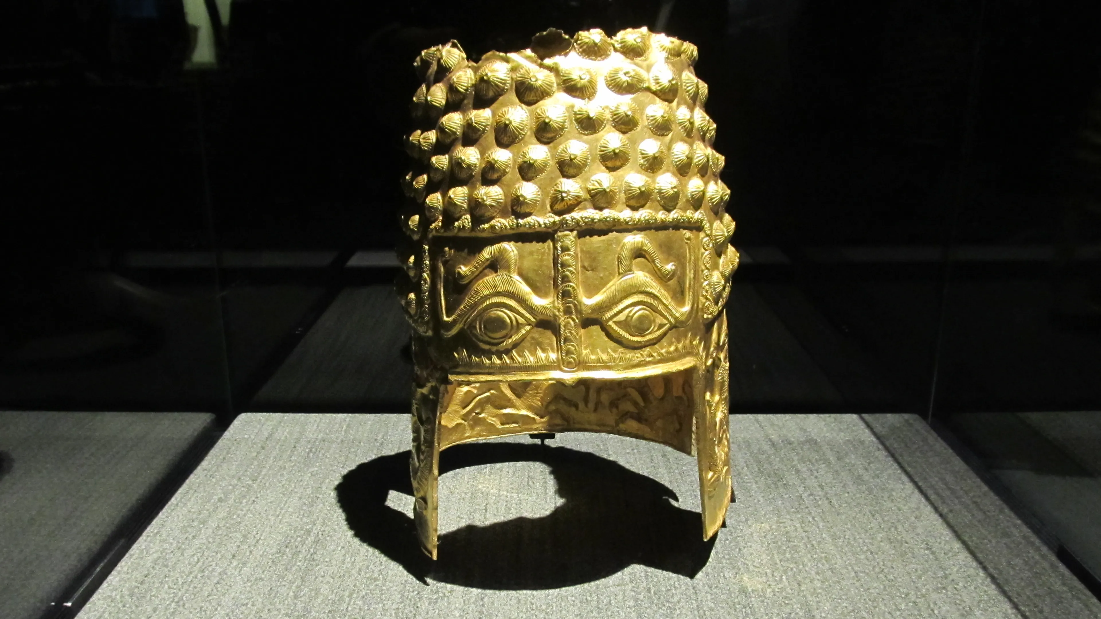 Geroofde gouden helm Drents Museum teruggevonden