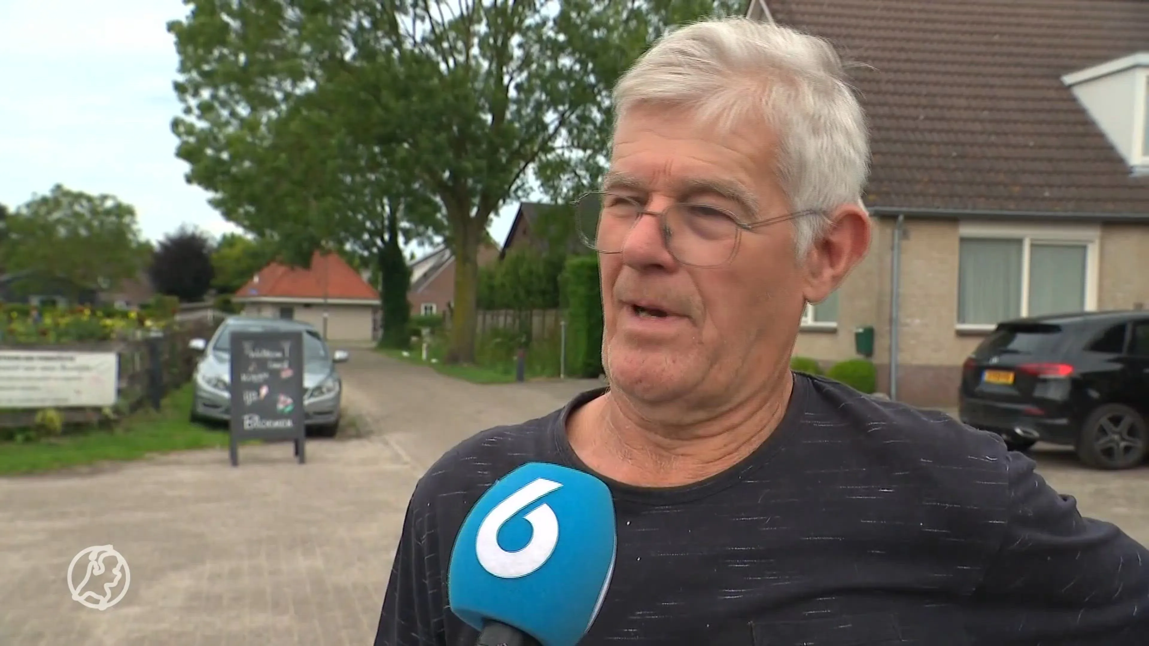 Man rent poedelnaakt door de straten van Den Dungen