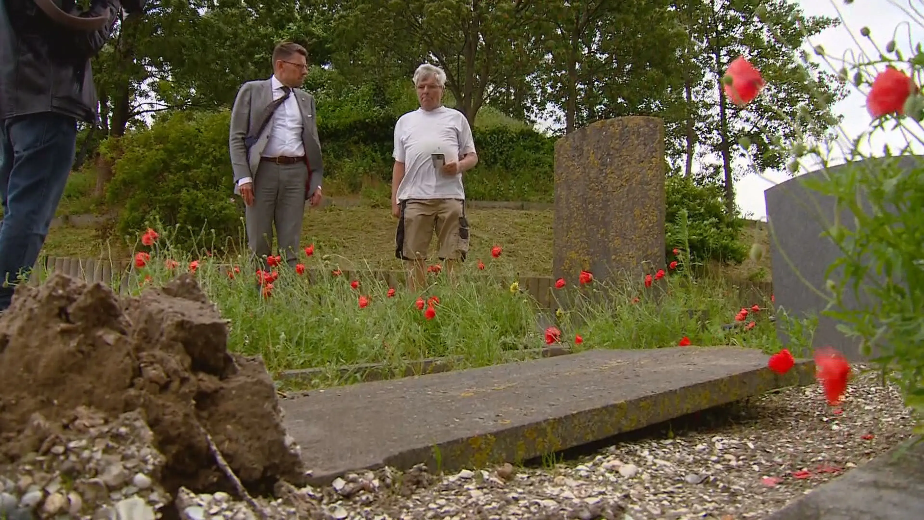 Twee minderjarige jongens gepakt voor vernielen meer dan honderd graven