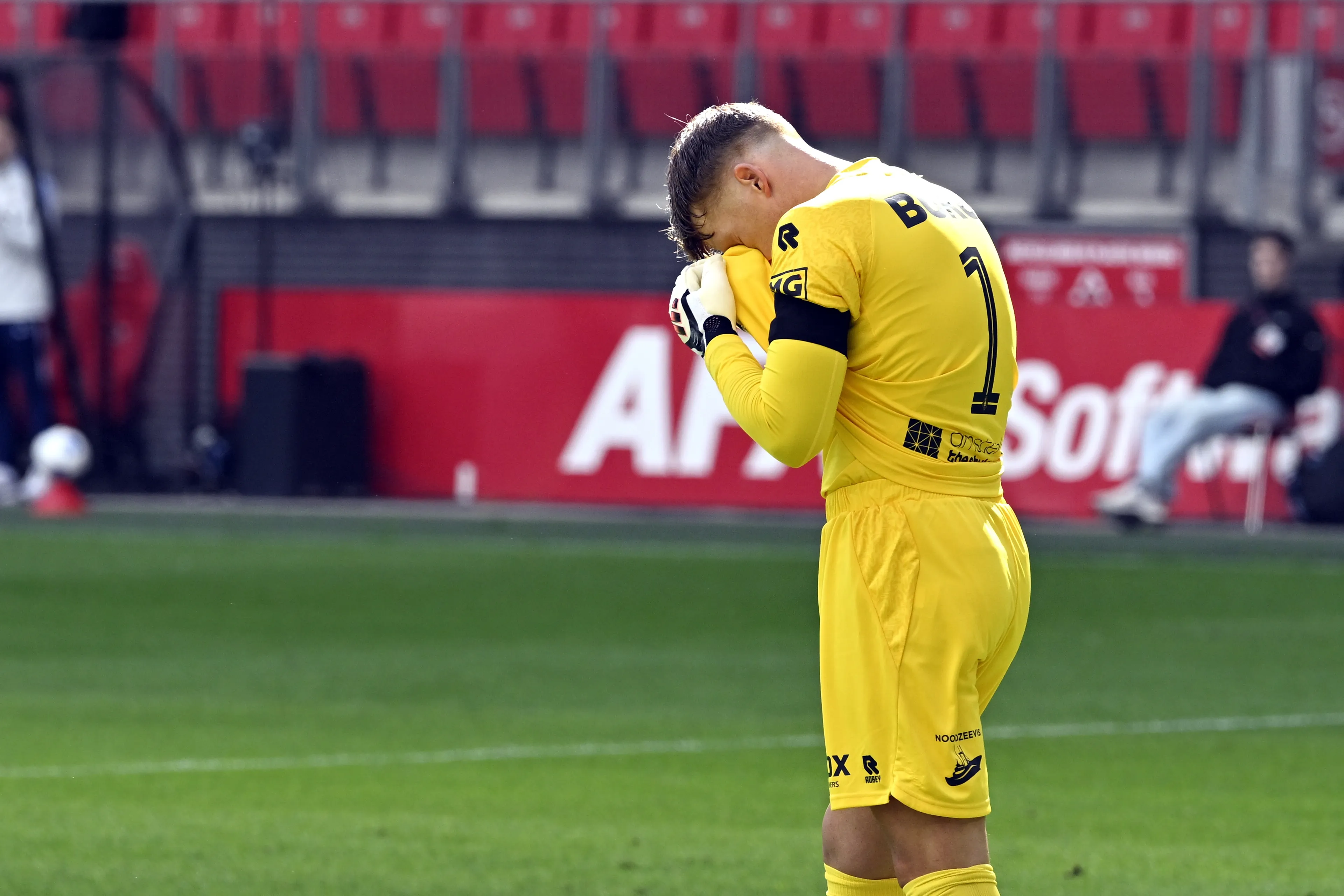 Keeper Koeman geraakt door eerbetoon aan moeder Bartina bij wedstrijd