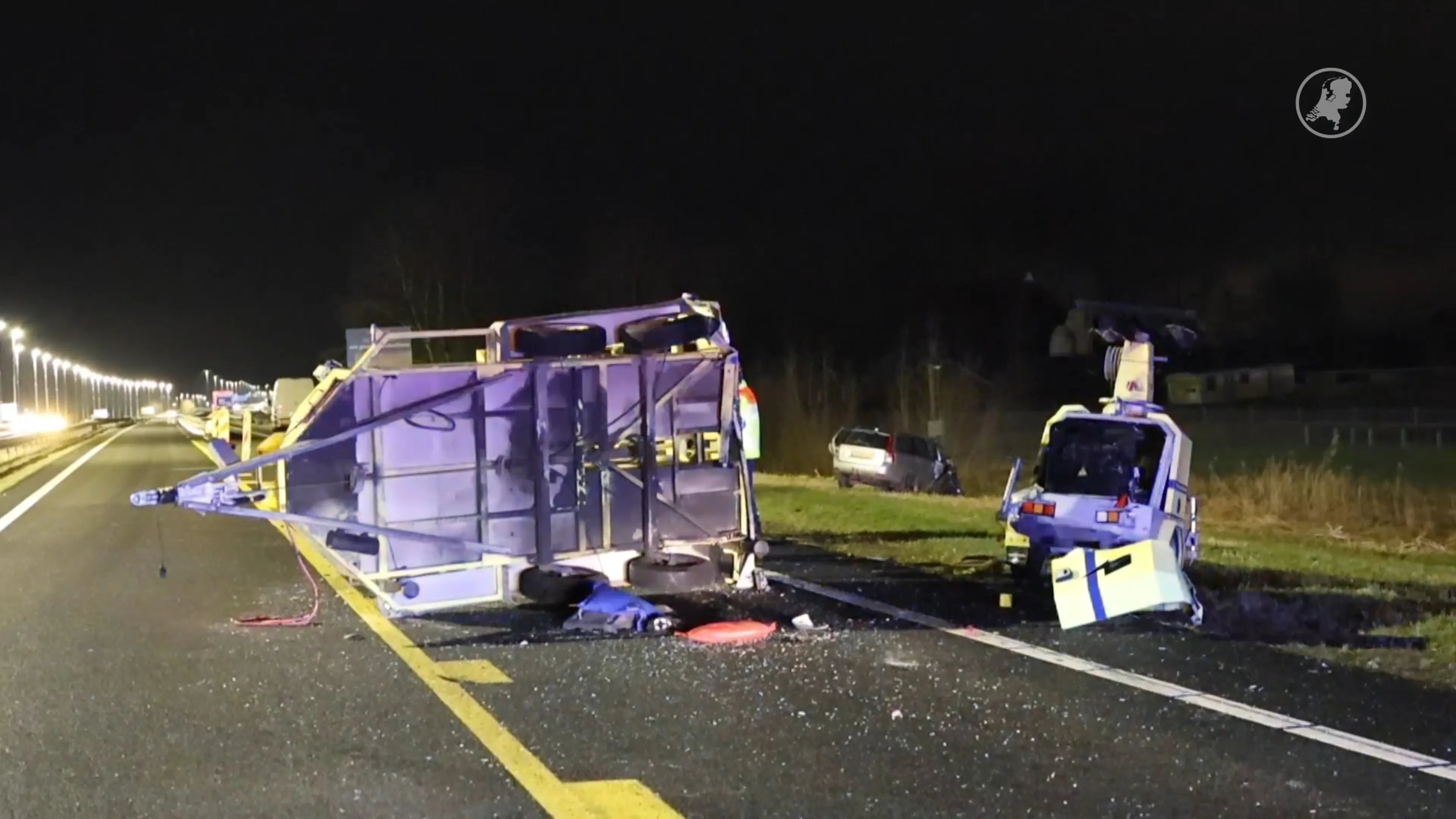 Bestuurder botst op pijlwagen op N31 en vlucht