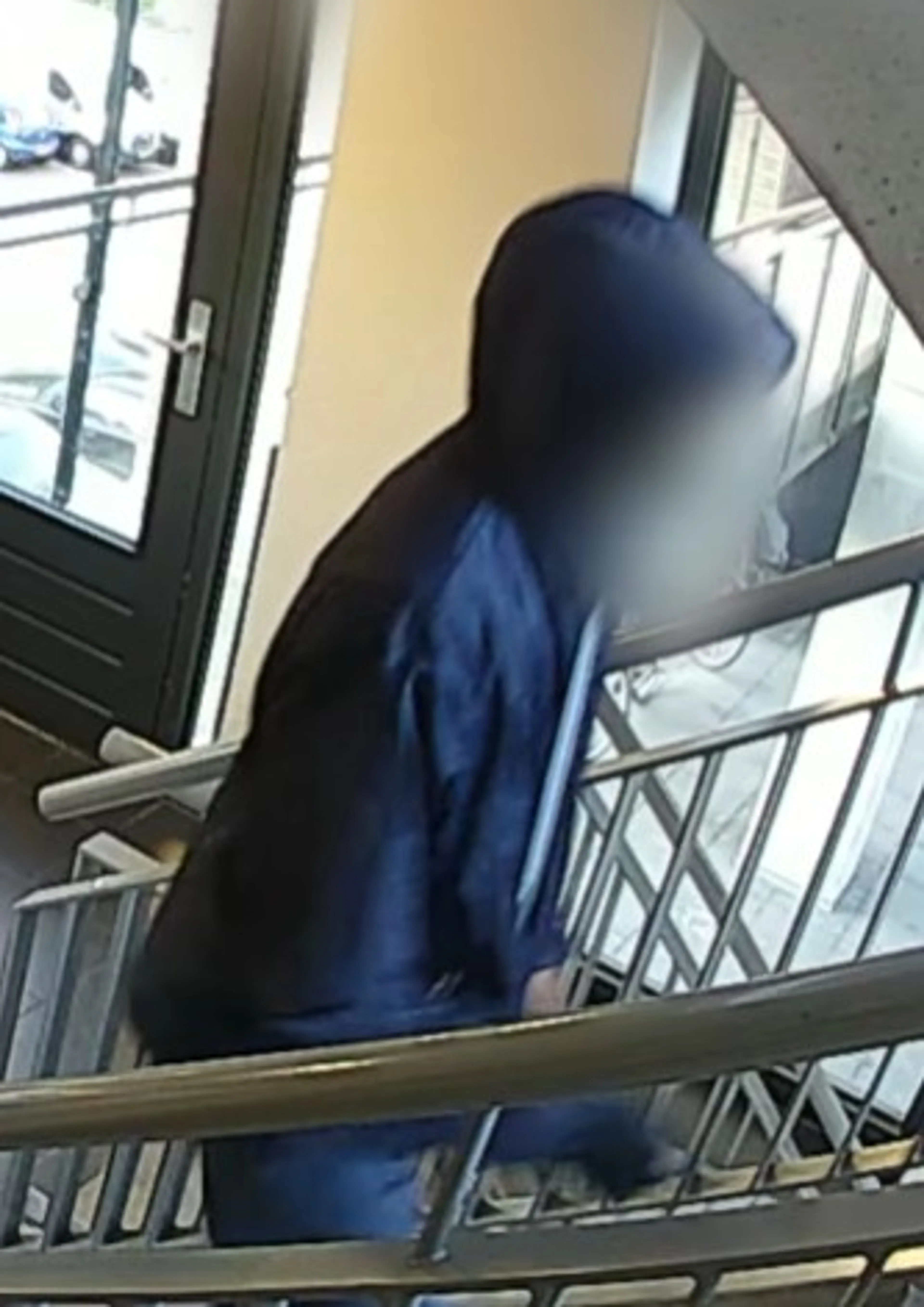 Jongen (13) door overvallers bedreigd met vuurwapen en vastgebonden