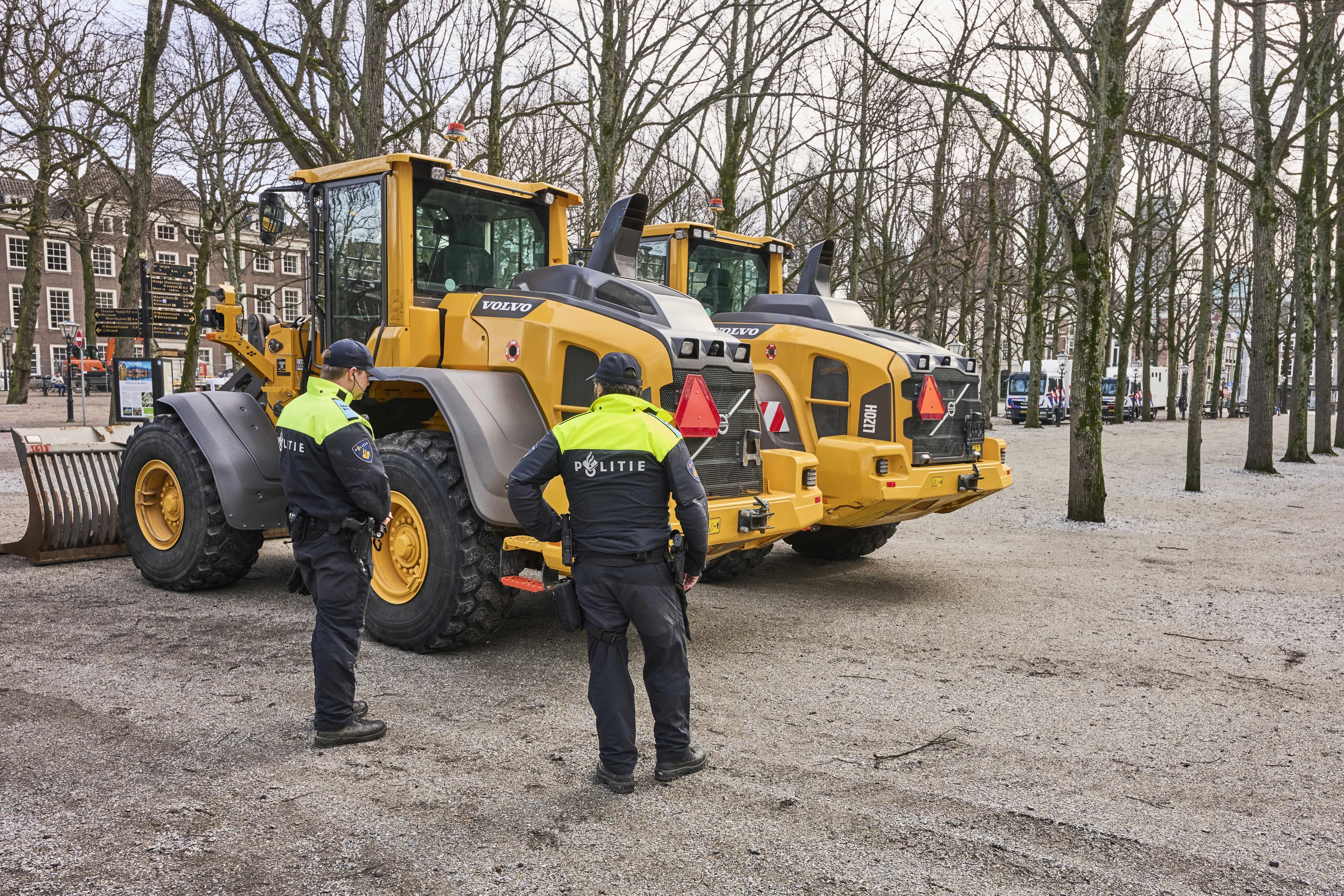 Shovelbestuurder hoeft niet terug de cel in: 'Ik heb het hekje vakkundig uit de grond getild'