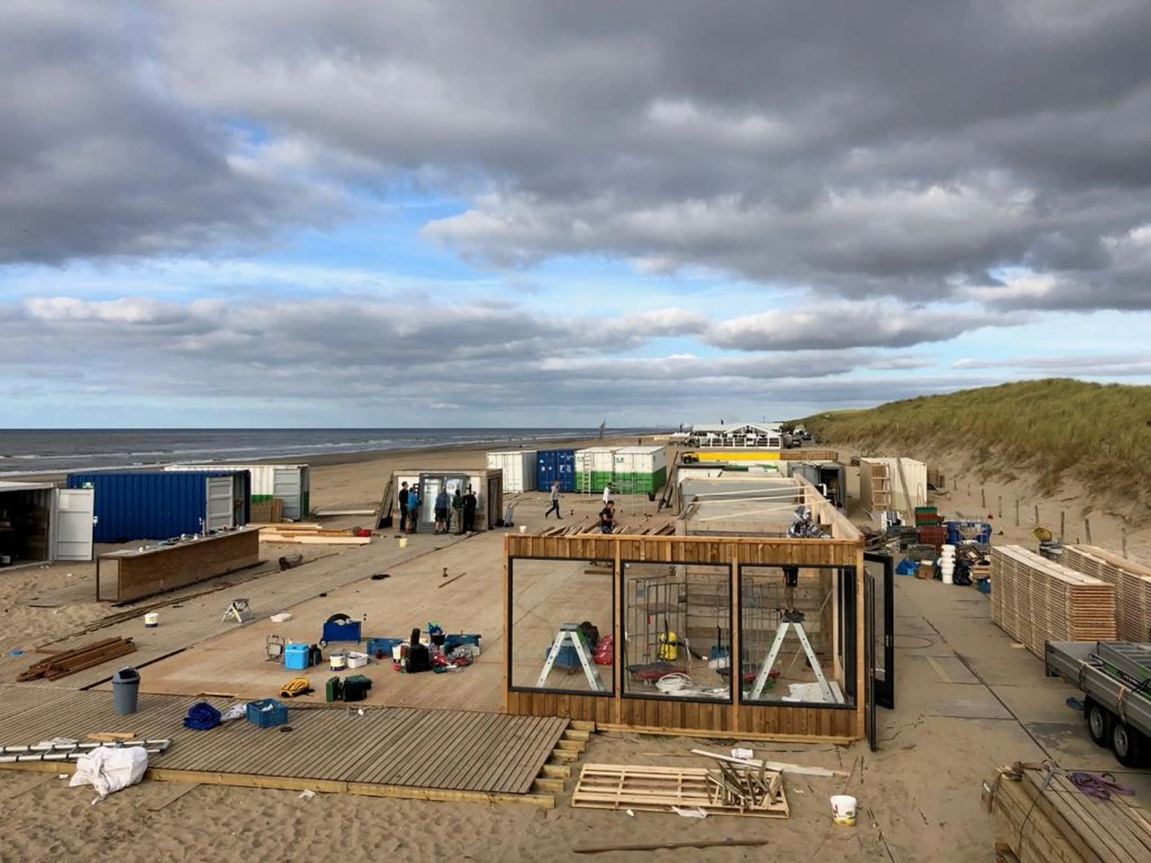 Rechter geeft gemeente gelijk: strandtent moet alles binnen paar dagen afbreken