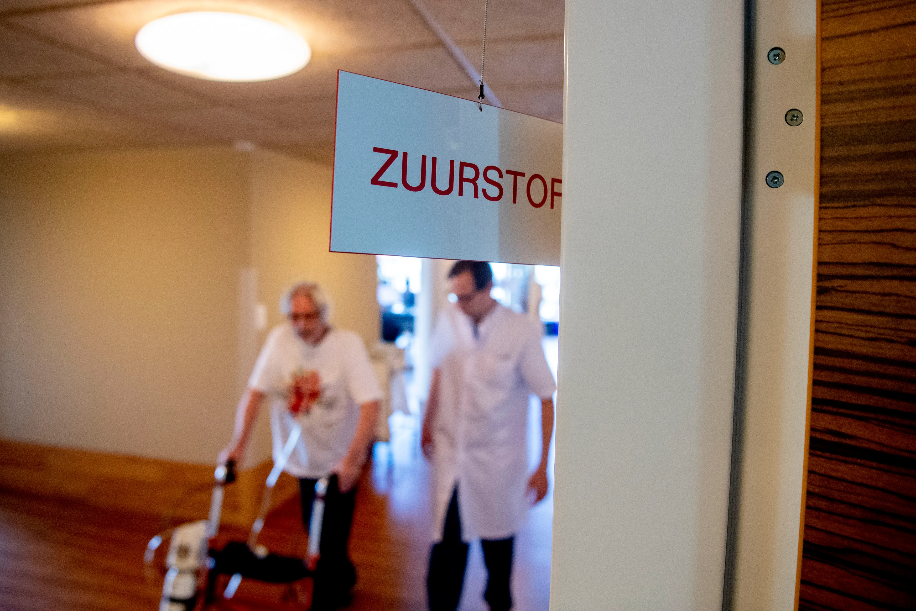 Ouderenbonden boos nu blijkt dat schaarste toch een rol heeft gespeeld voor mondkapjesrichtlijn