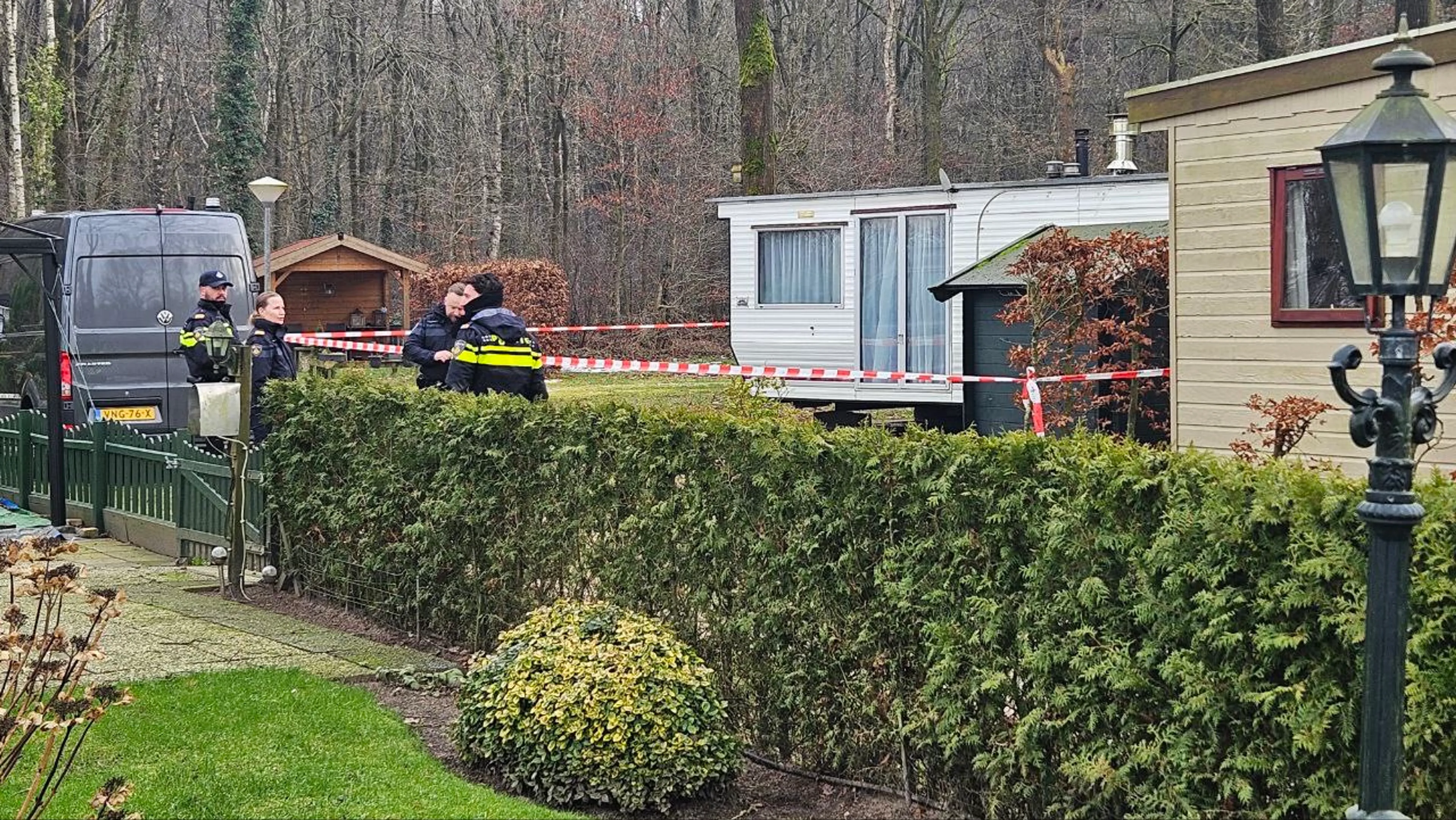 Dode en gewonde bij steekincident in Vorden, 'slachtoffers gevonden in caravan'