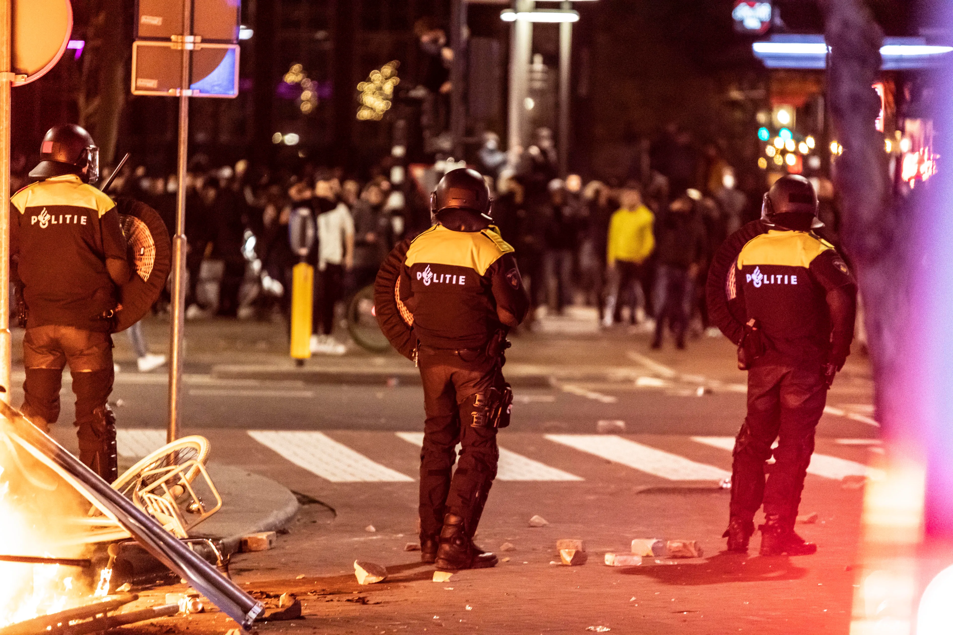 Politie voorbereid op demonstraties en rellen na afloop van persconferentie