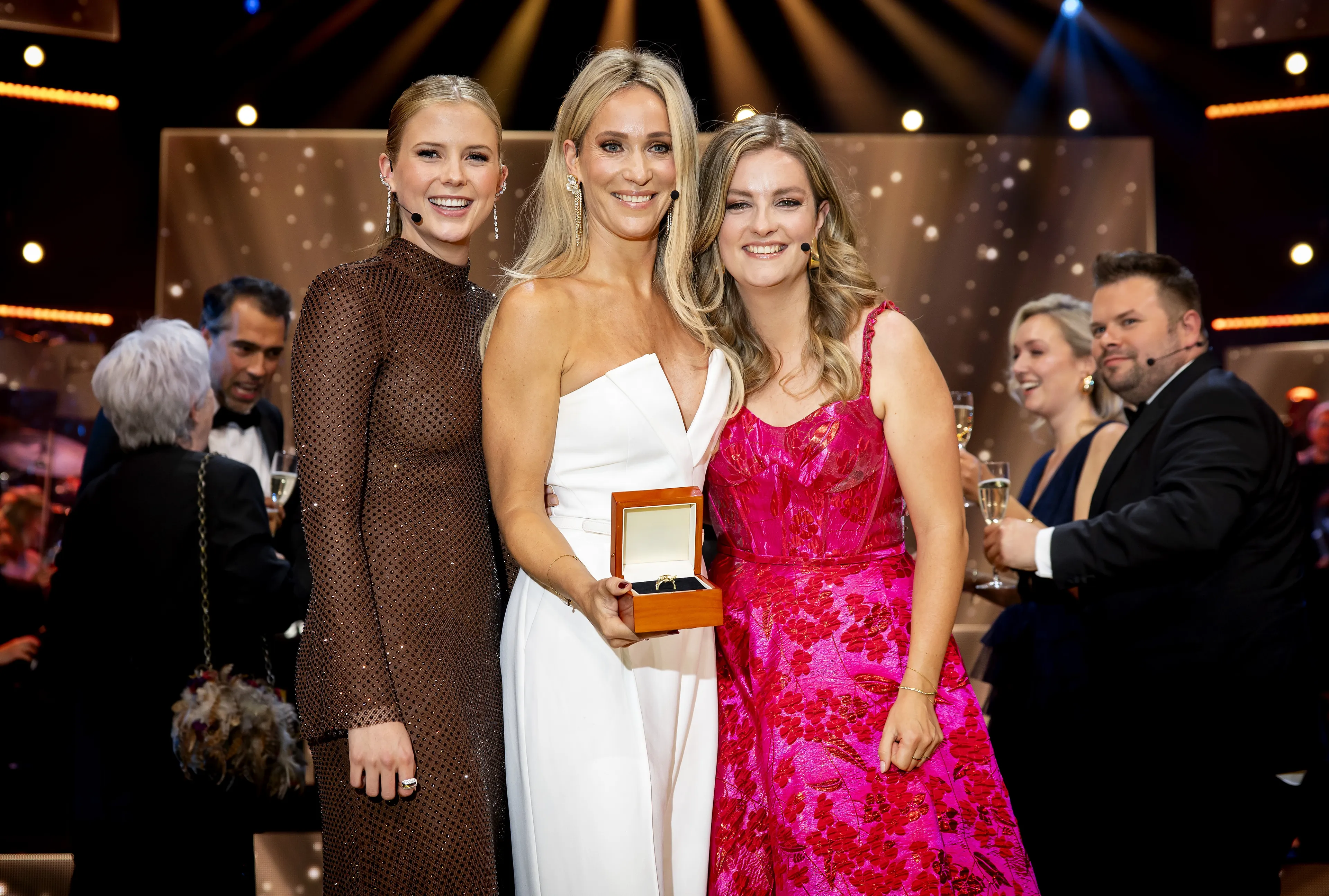 Podcast SBS6-gezichten Merel Ek, Hélène Hendriks en Noa Vahle van start