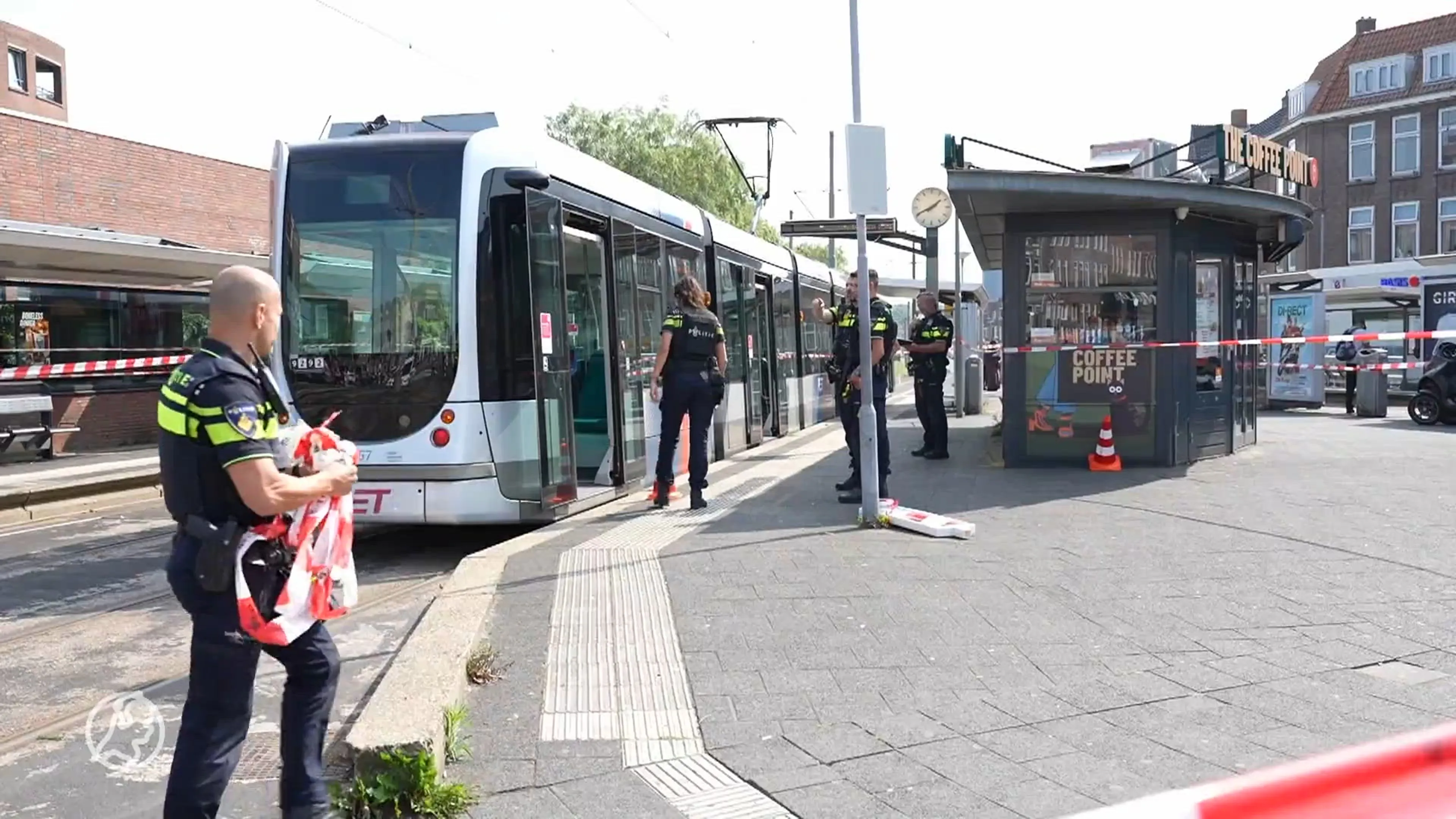 Politie pakt 19-jarige man op voor beschieting tram in Rotterdam