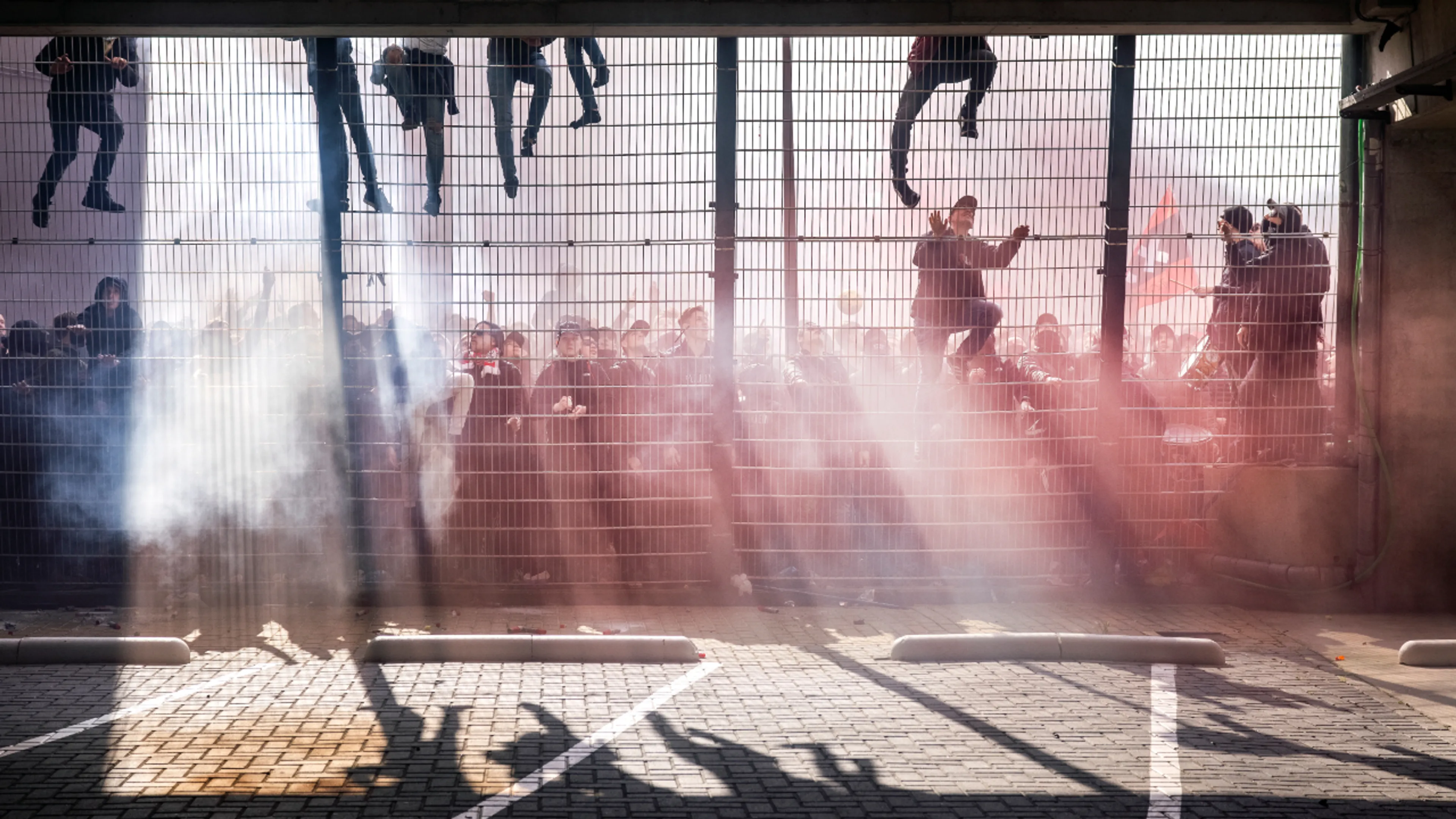 'Mogelijk 50 tot 150 fans besmet geraakt tijdens Ajax-feest'