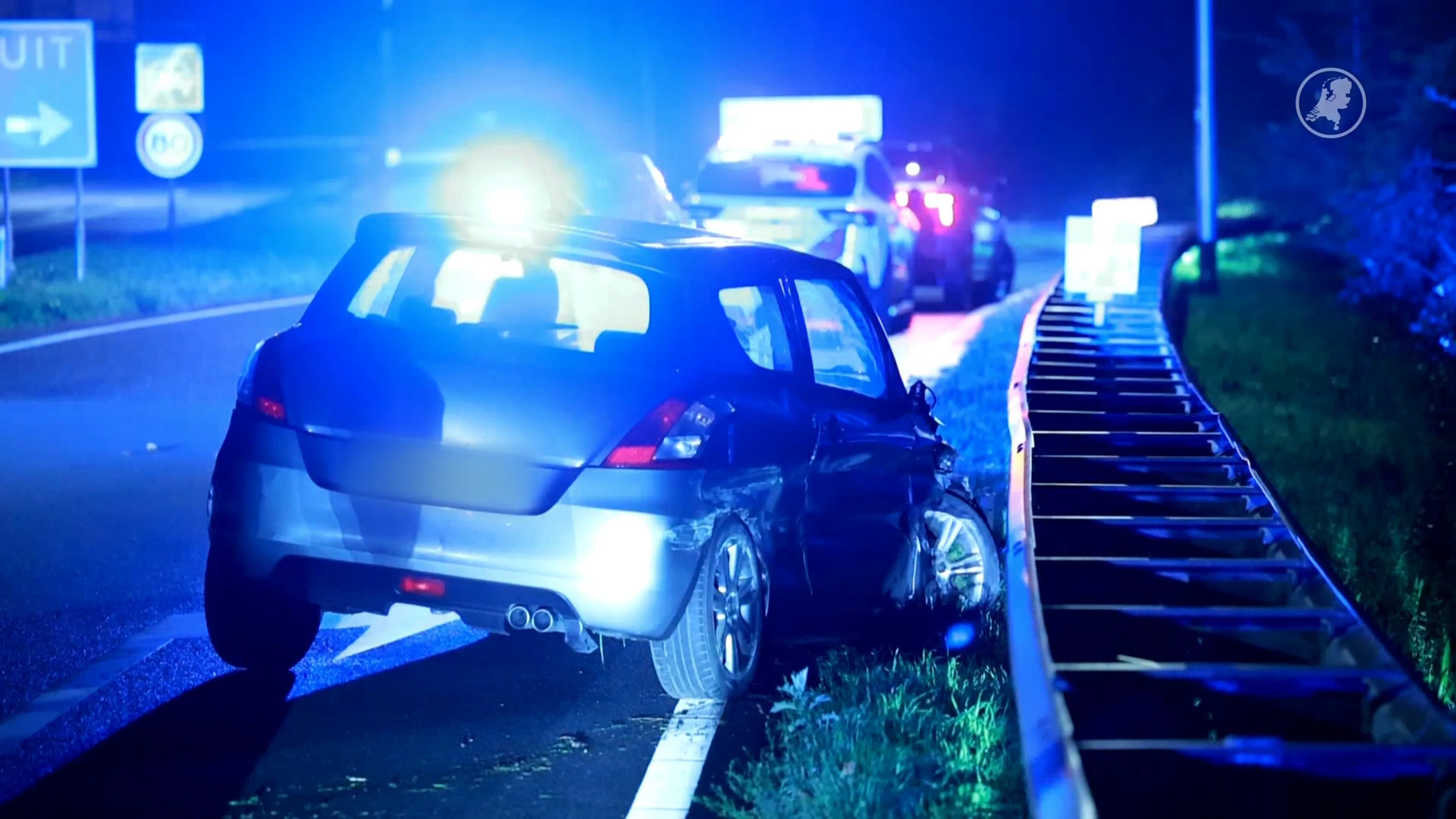 Automobilist rijdt in op motoragent in Delft