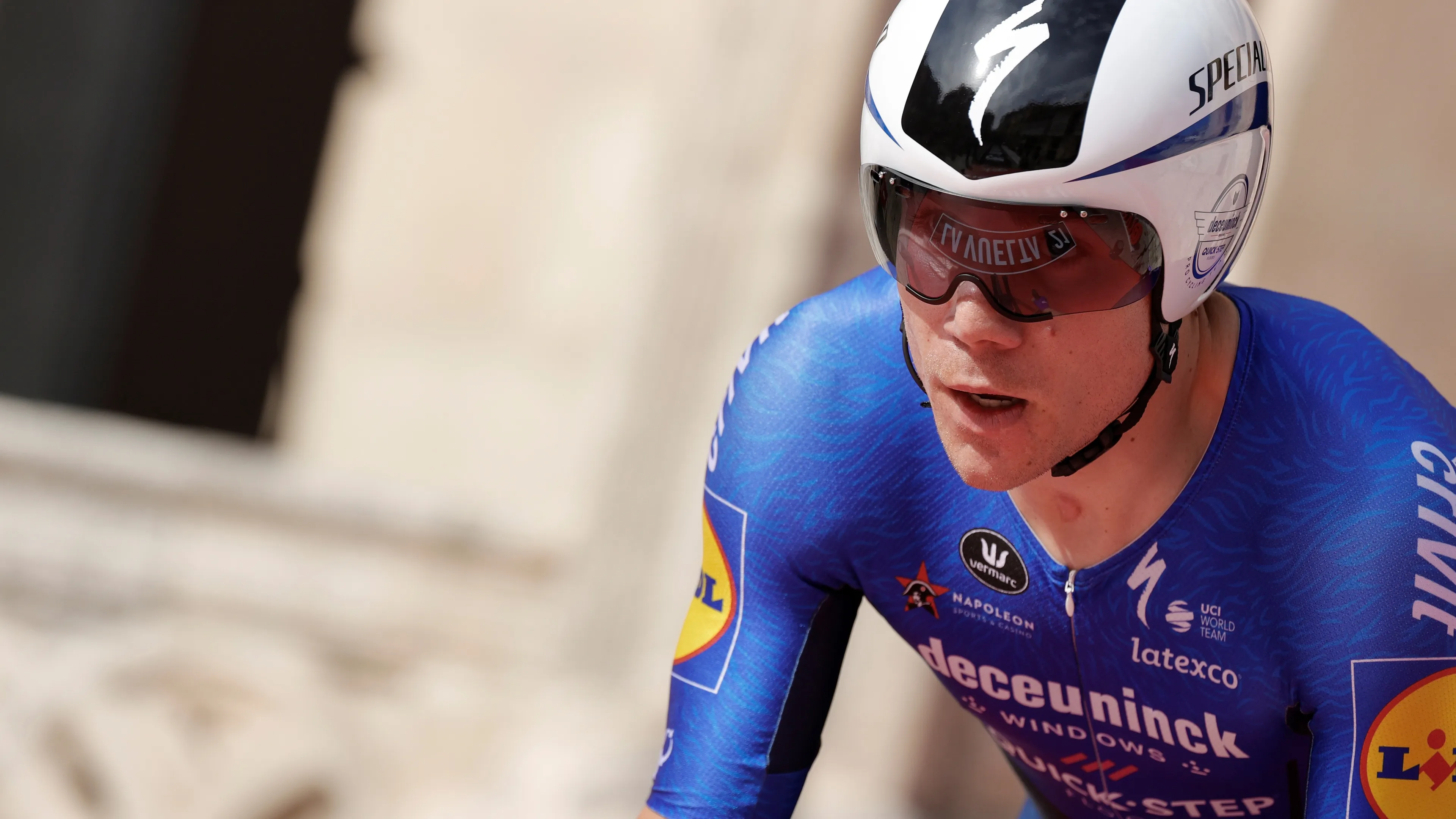 Fabio Jakobsen pakt in Vuelta eerste etappewinst in grote ronde na horrorcrash