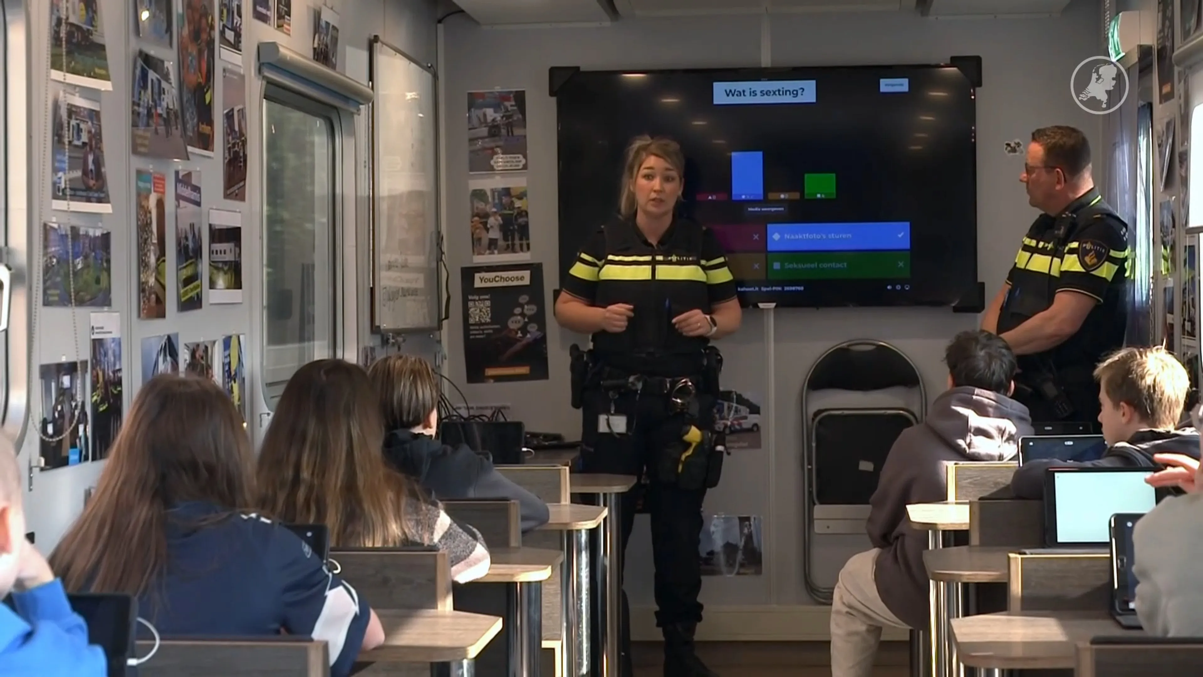 Scholieren krijgen les over sexting van politie: 'Scholieren krijgen les over sexting van politie: 'Valt onder kinderporno''