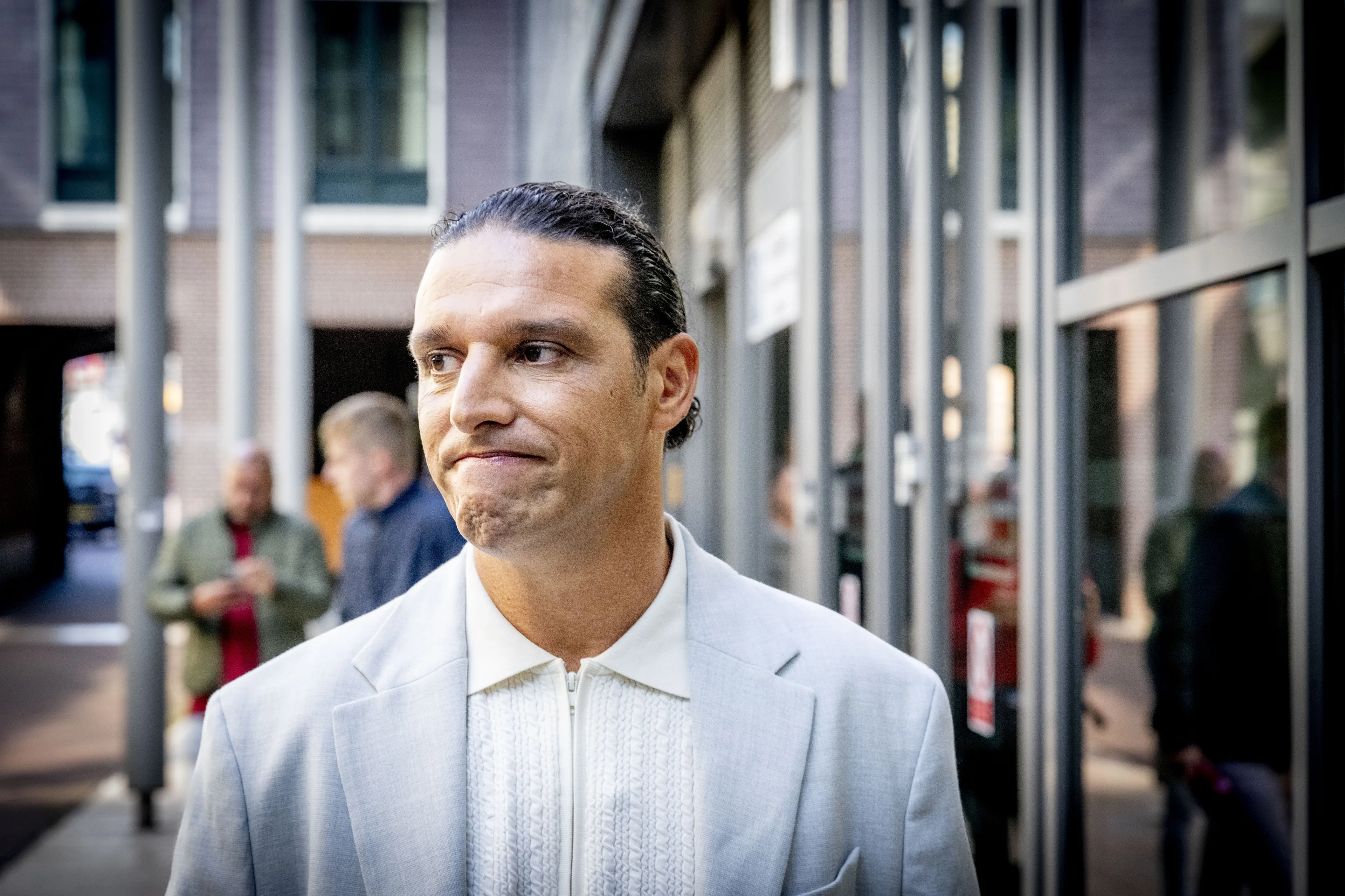 Rechter veroordeelt Ali B. tot twee jaar cel voor verkrachting en poging tot verkrachting