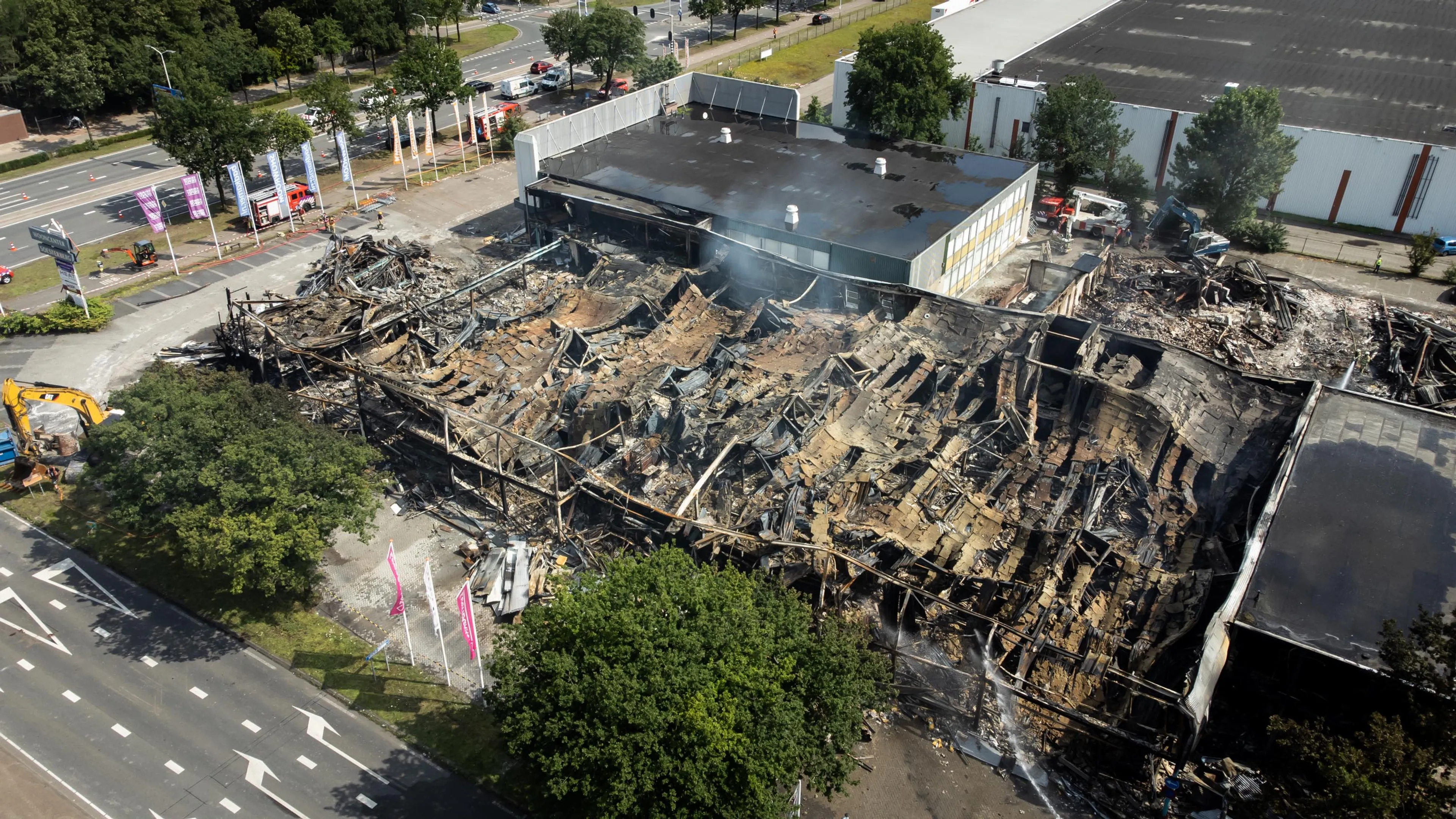 Inwoners Soesterberg zien puinhoop na grote brand met lede ogen aan: 'Hier schrik ik van'