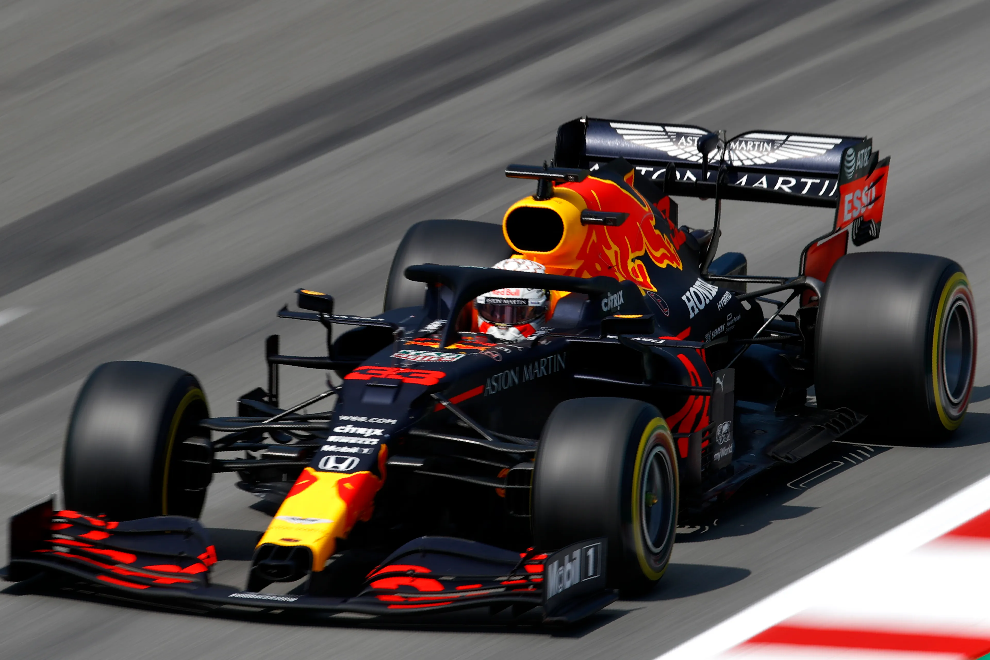 Max Verstappen finisht tweede in Barcelona, Hamilton pakt de winst