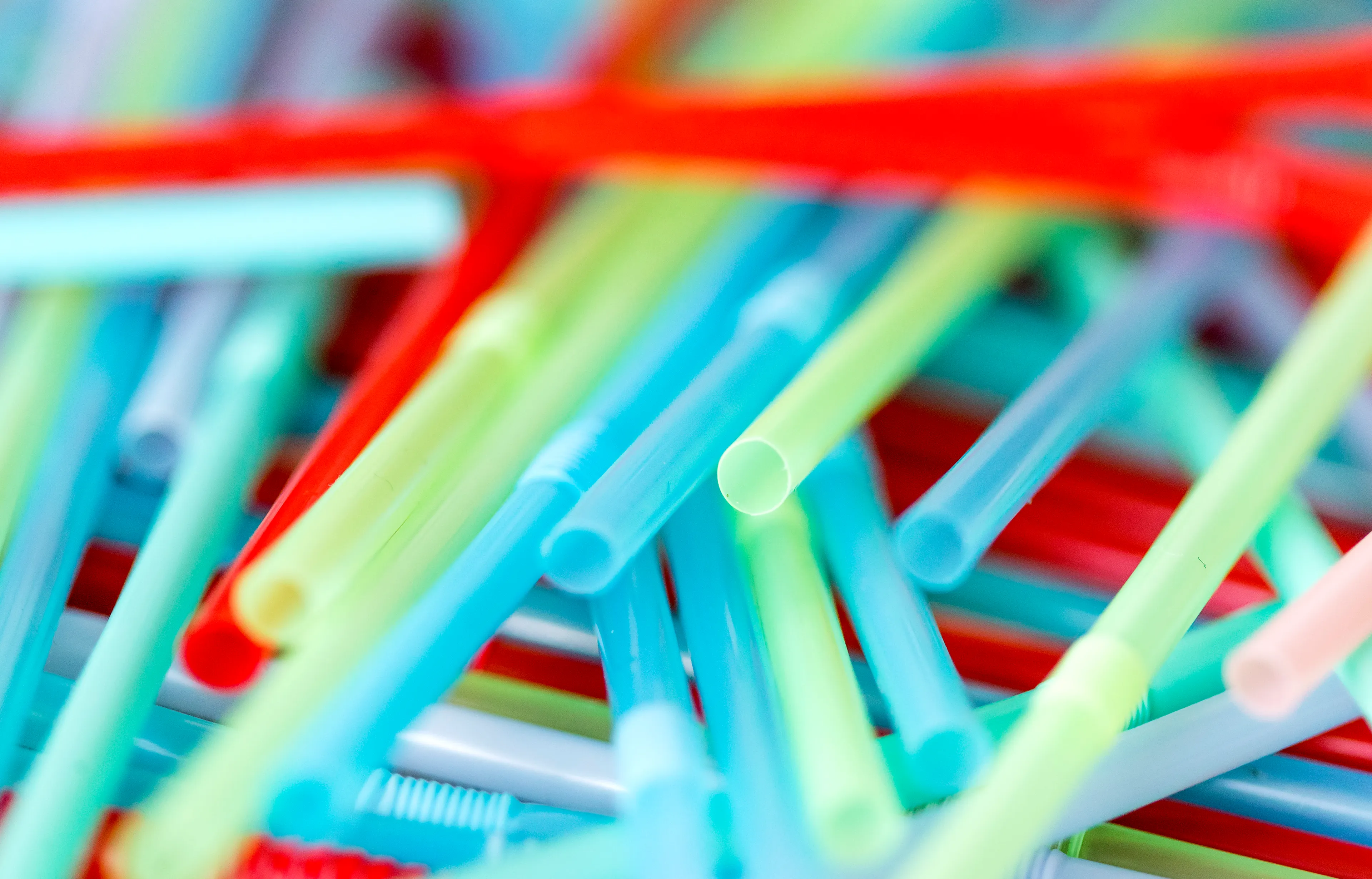 EU doet plastic rietjes en bestek vanaf vandaag in de ban