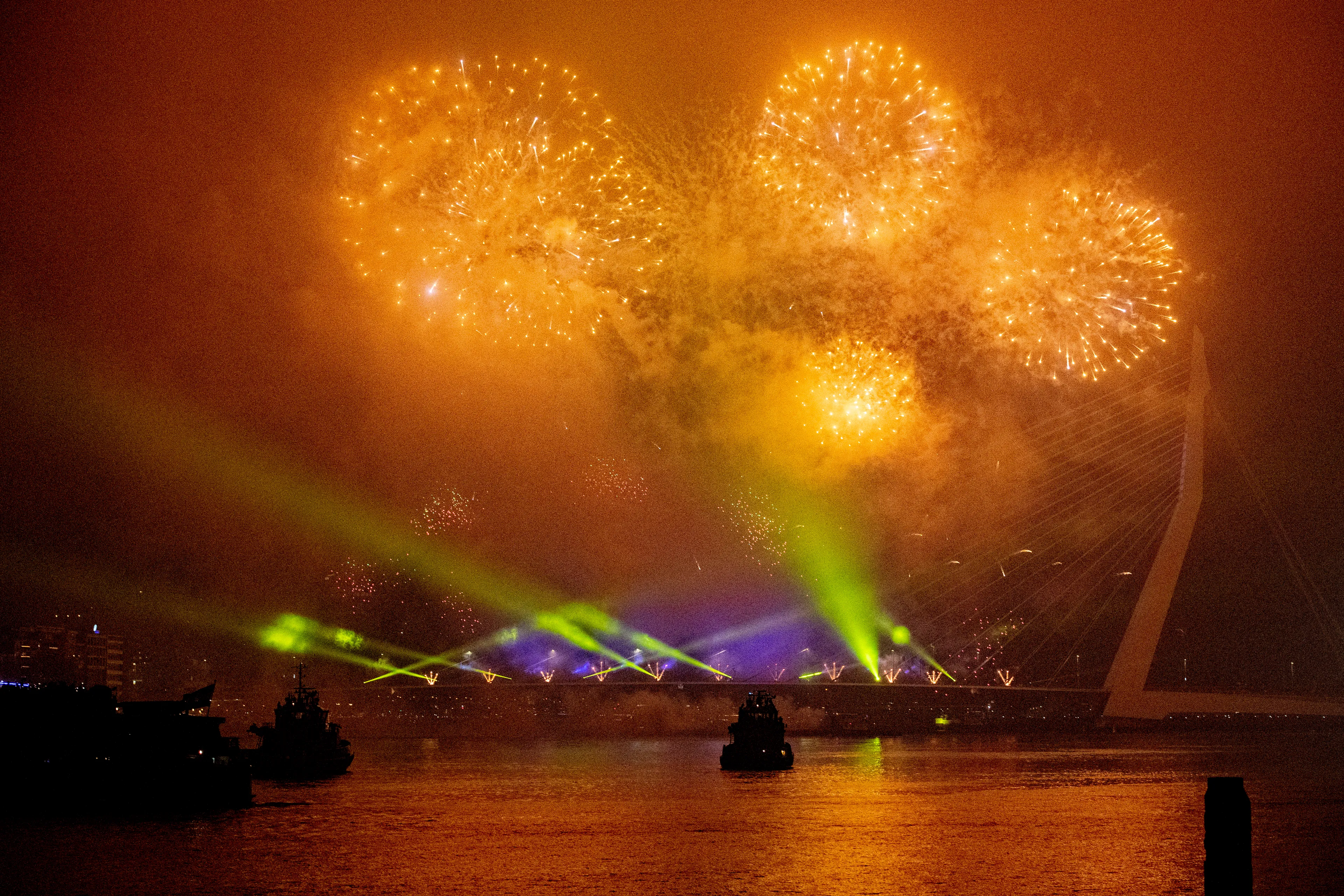 Vuurwerkfederatie steekt legaal en illegaal knalvuurwerk af tijdens demonstratie