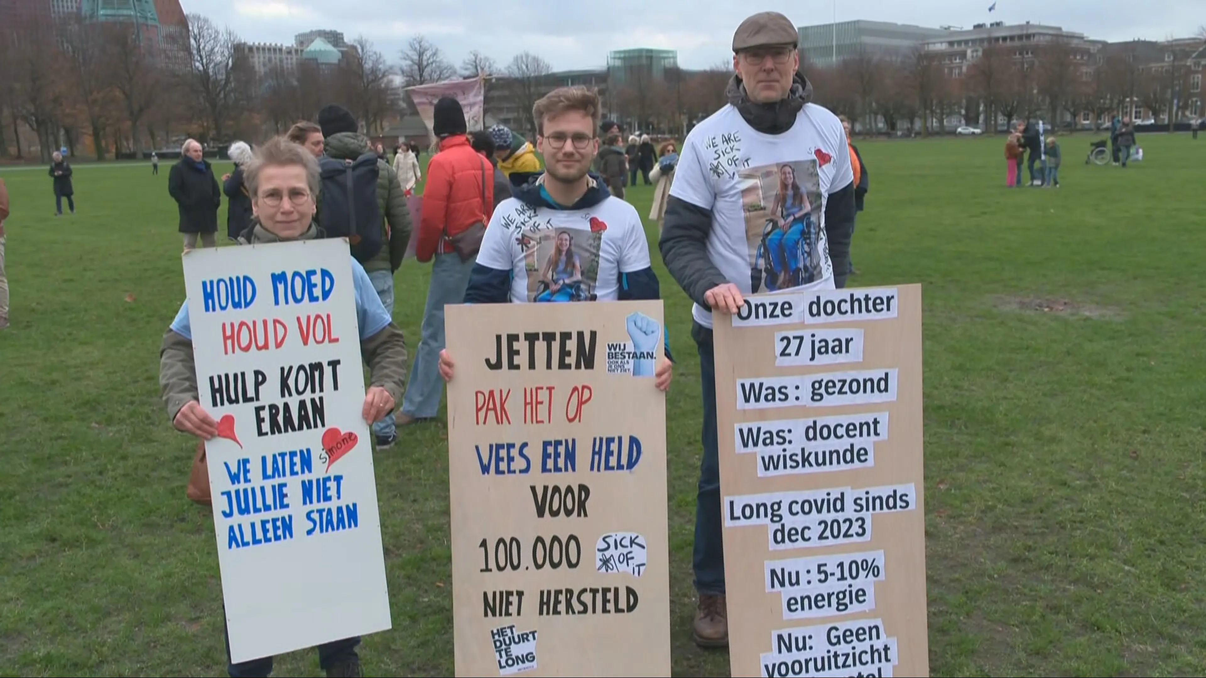 Patiënten die klachten houden na infectie demonstreren op Malieveld