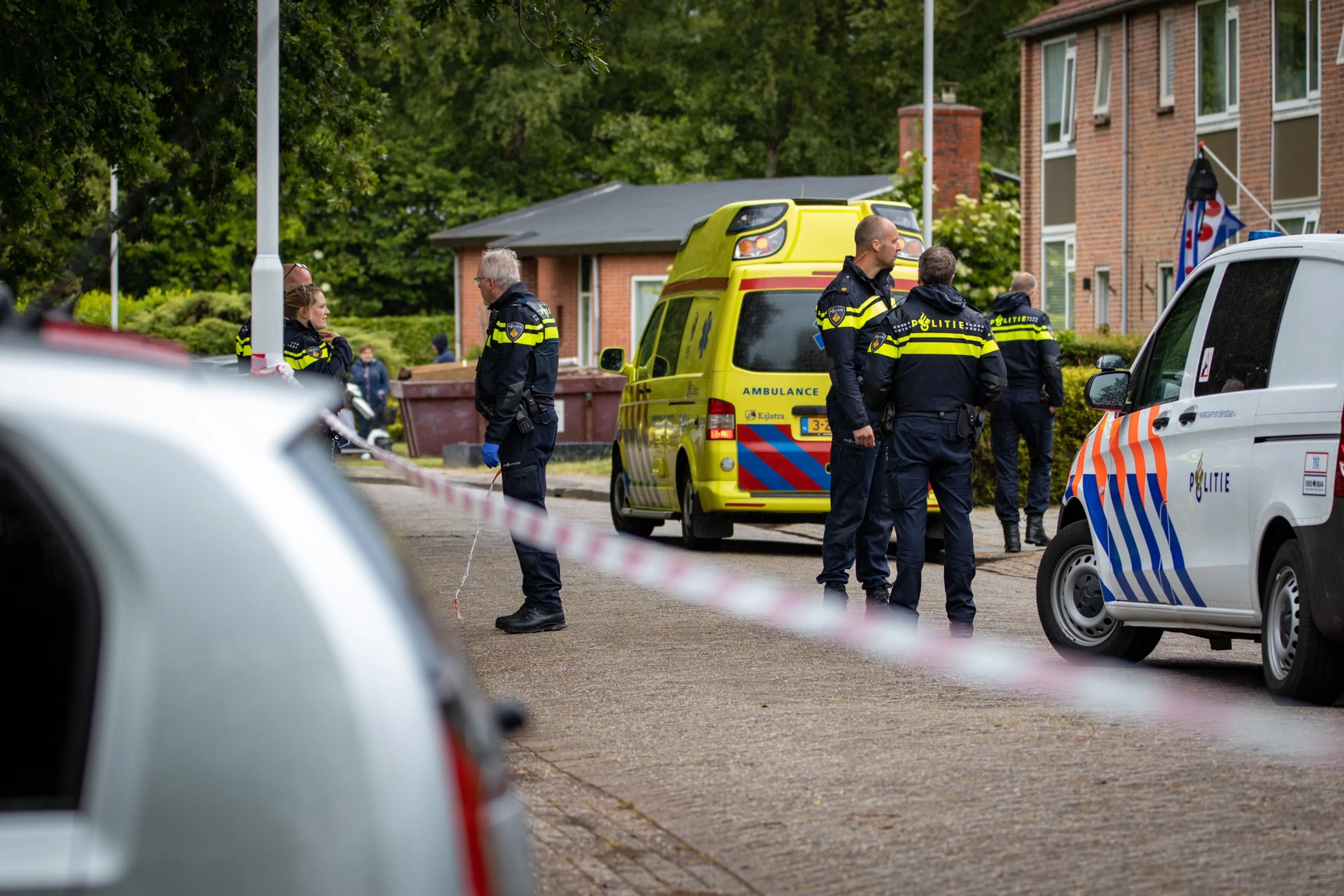 43-jarige man overleden bij steekpartij in woning in Friesland, andere man zwaargewond