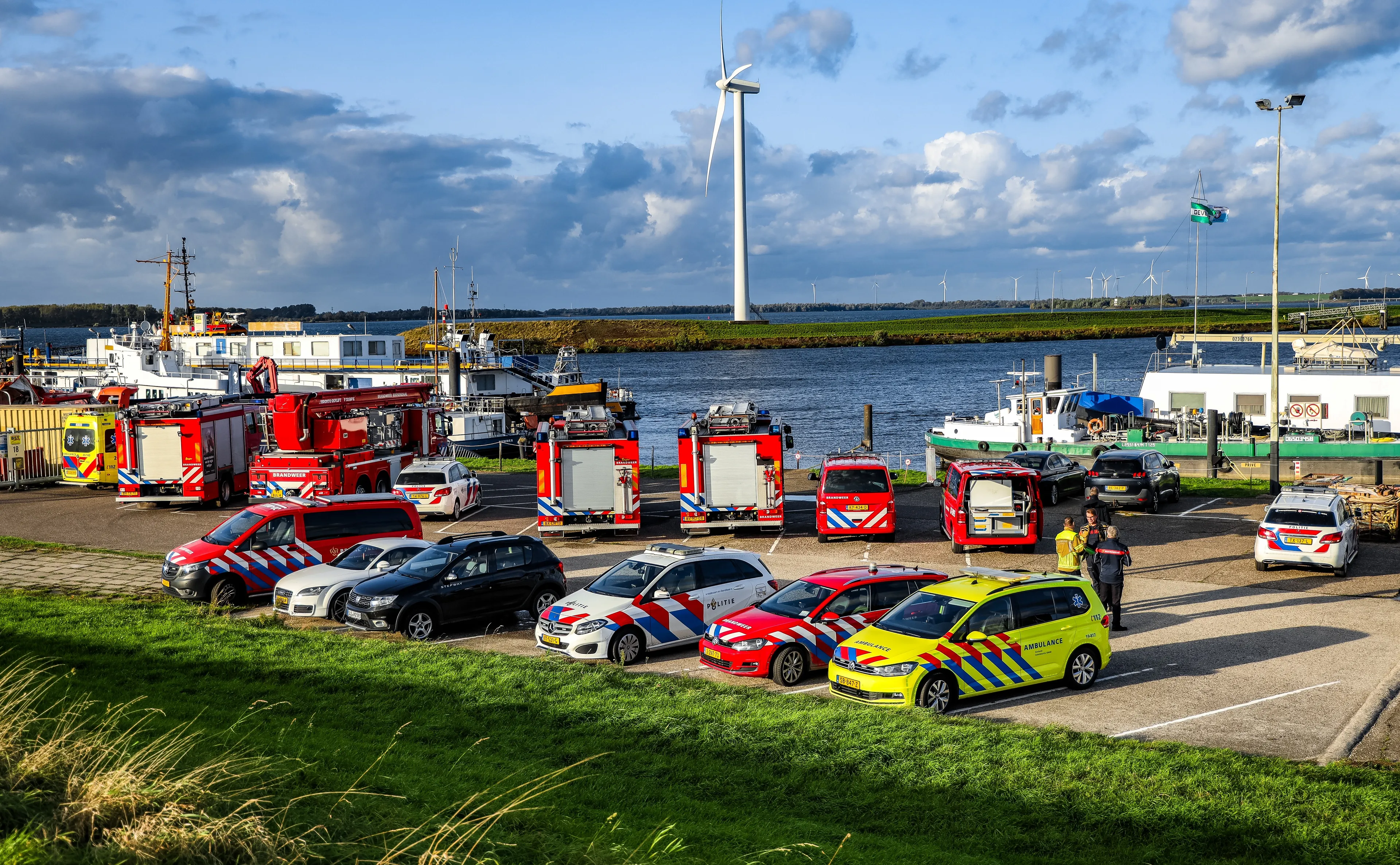 Lichamen geborgen bij zoektocht vermisten omgeslagen bootje