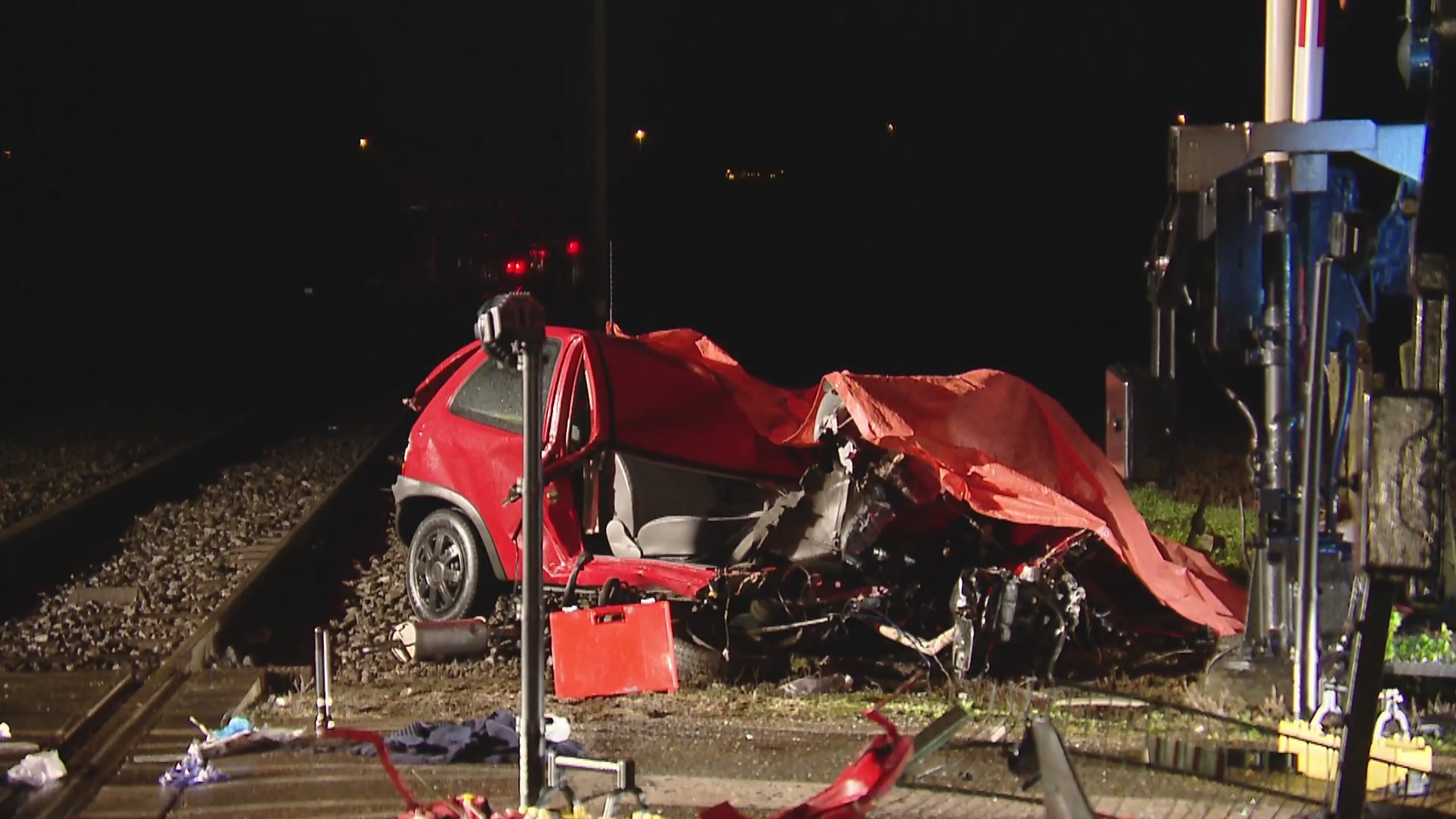 Dode en gewonde bij botsing tussen auto en trein in Haelen