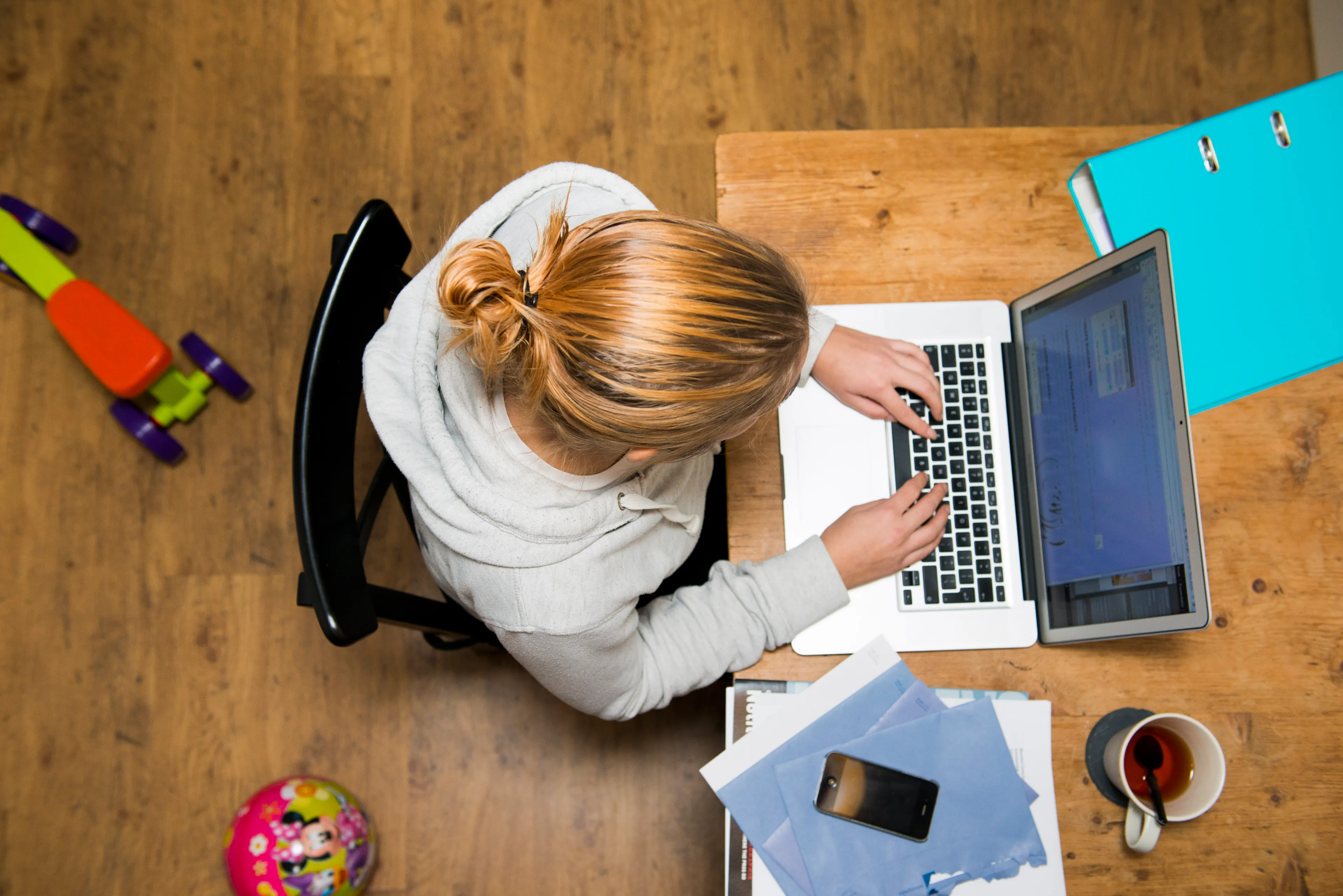 Leerlingen ISW Hoogeland zien huiselijk geweld tegen docente tijdens online les
