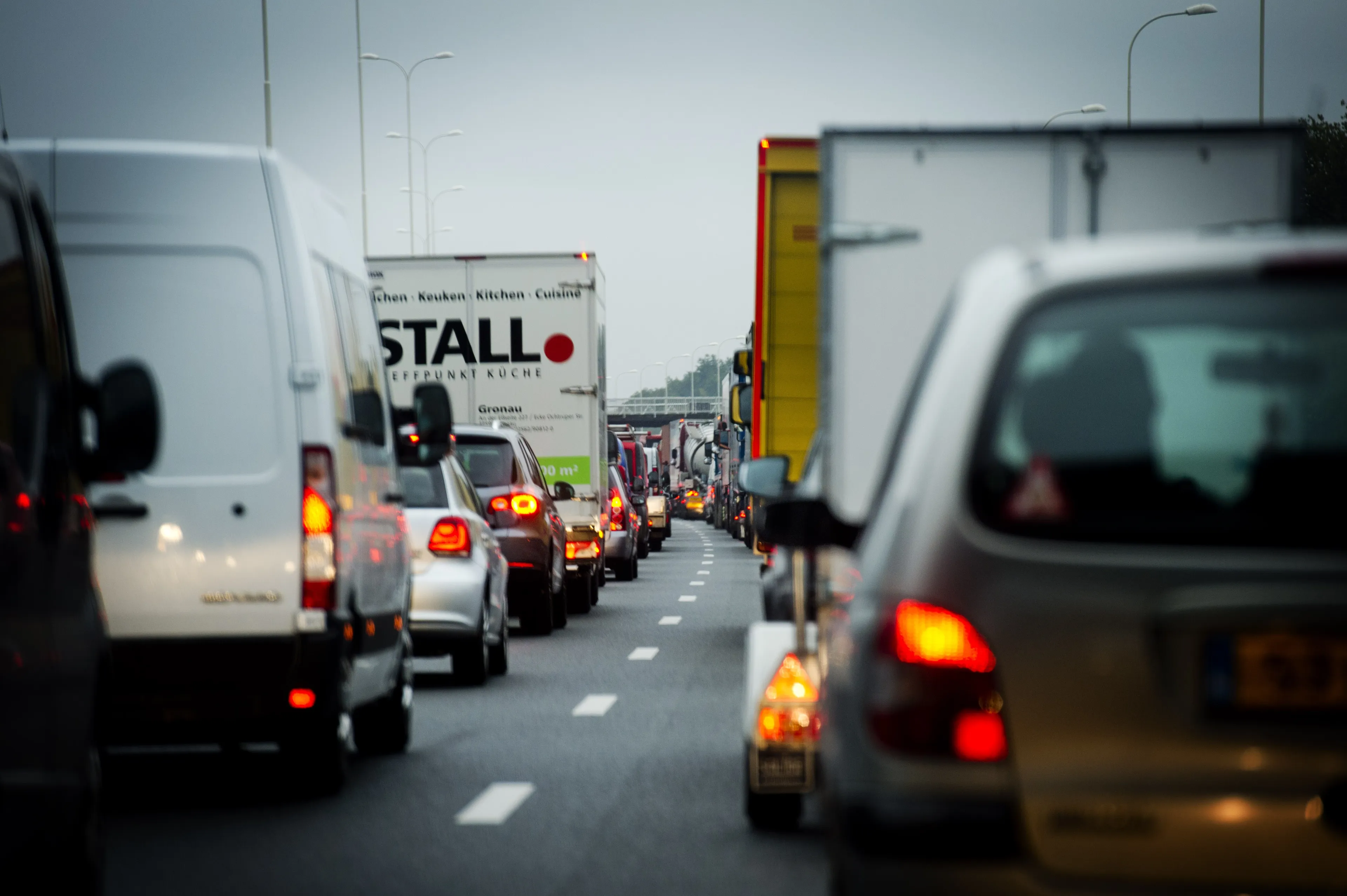 Herfstvakantie zorgt voor extra files: op deze wegen wordt het druk
