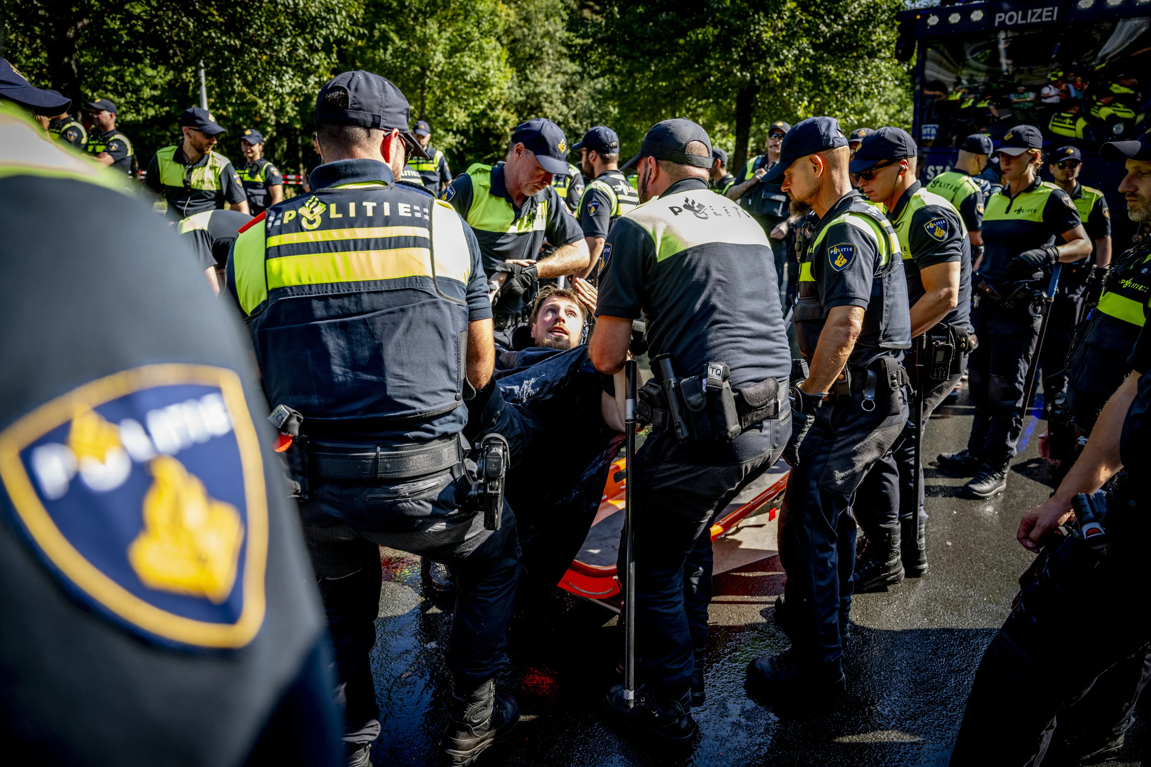 Dagelijkse blokkade A12 vraagt steeds meer van agenten: 'Het wordt nijpender'