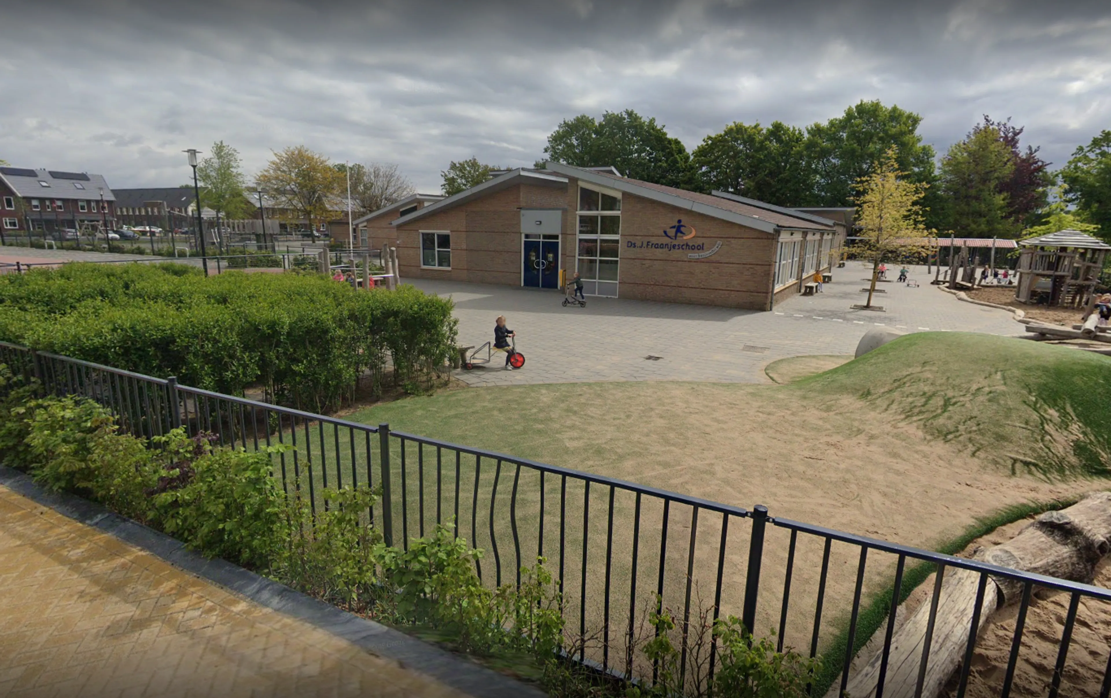 Kind beschoten tijdens spelen op schoolplein in Barneveld
