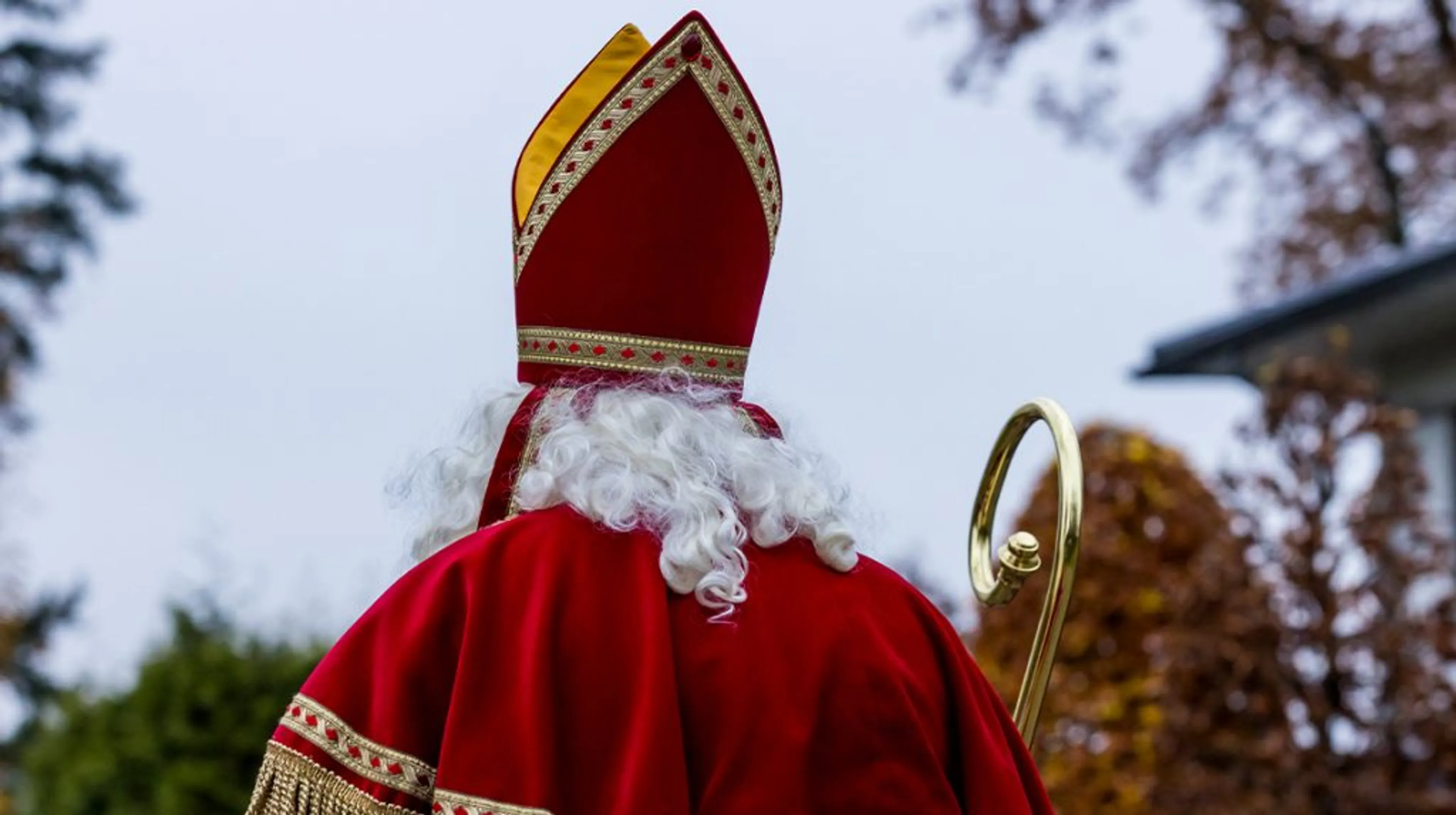 Toch intocht mét Zwarte Pieten in Enter, ondanks afgelasting door gemeente