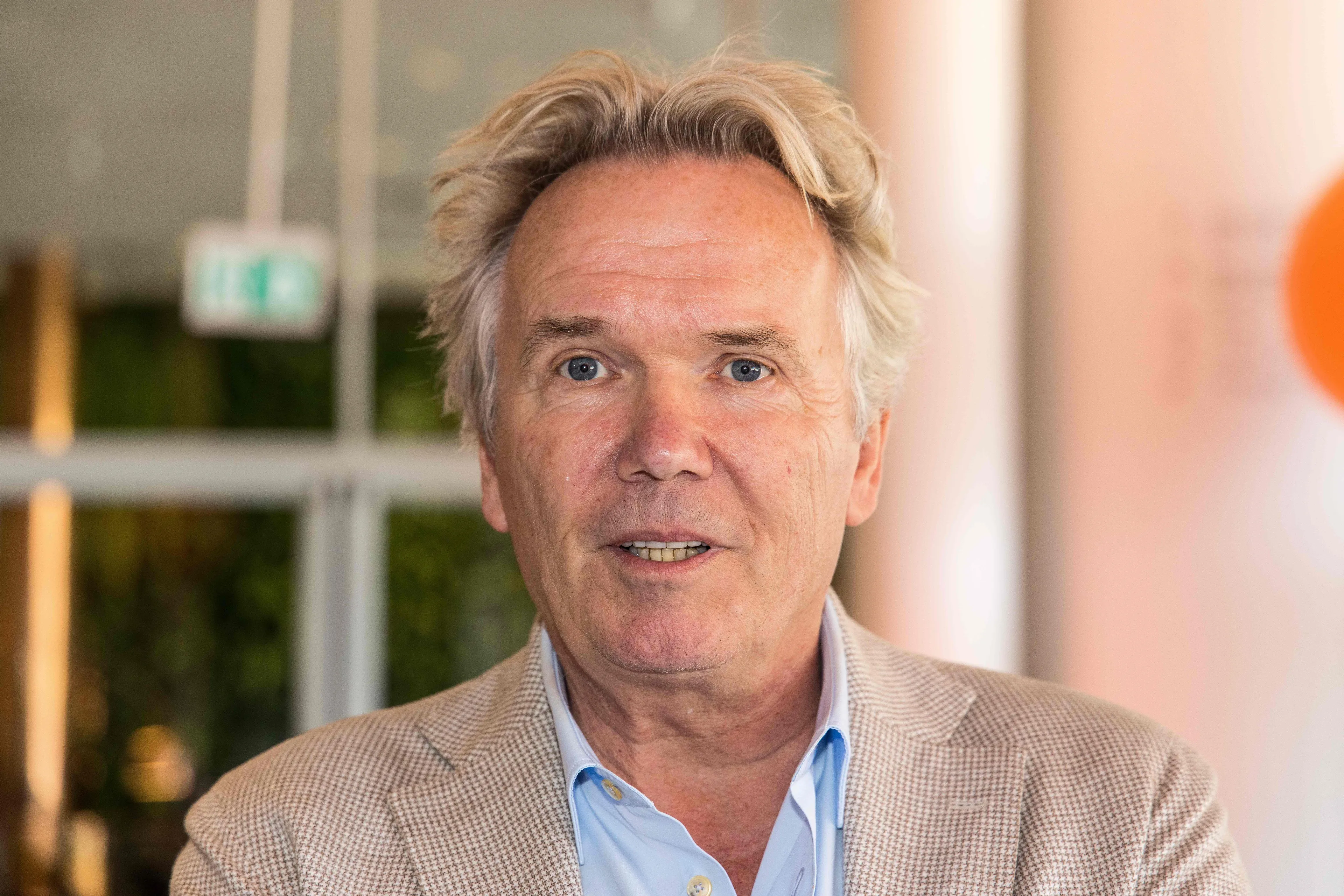 Tom Egbers komende maanden niet werkzaam bij NOS Sport, vervanger nog niet bekend