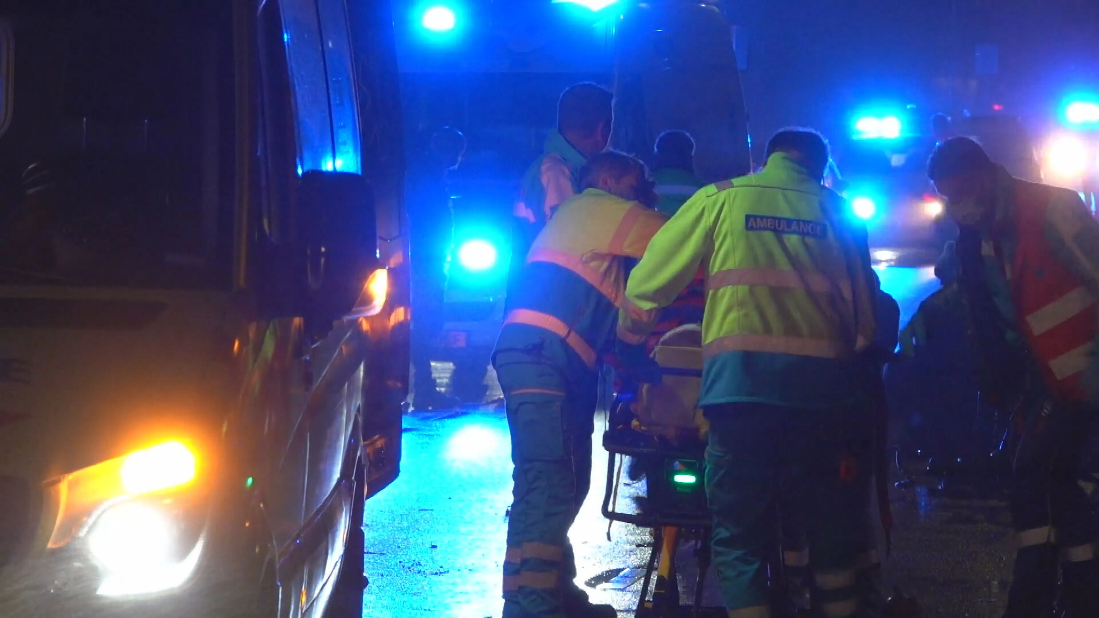 Automobilist rijdt in op groep fietsers in Oudkarspel, vijf gewonden naar ziekenhuis
