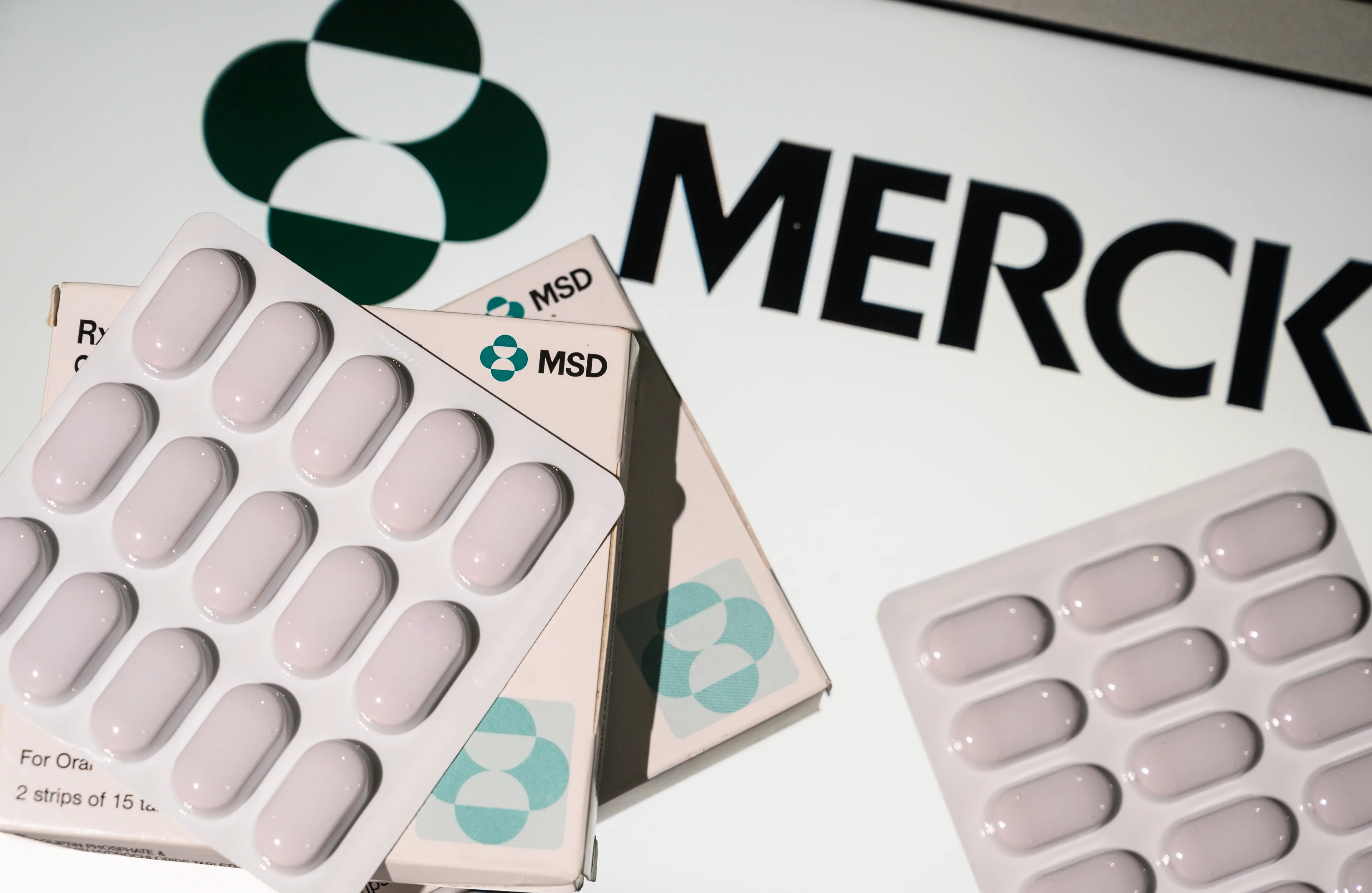 Europese geneesmiddelenwaakhond kijkt naar coronapil