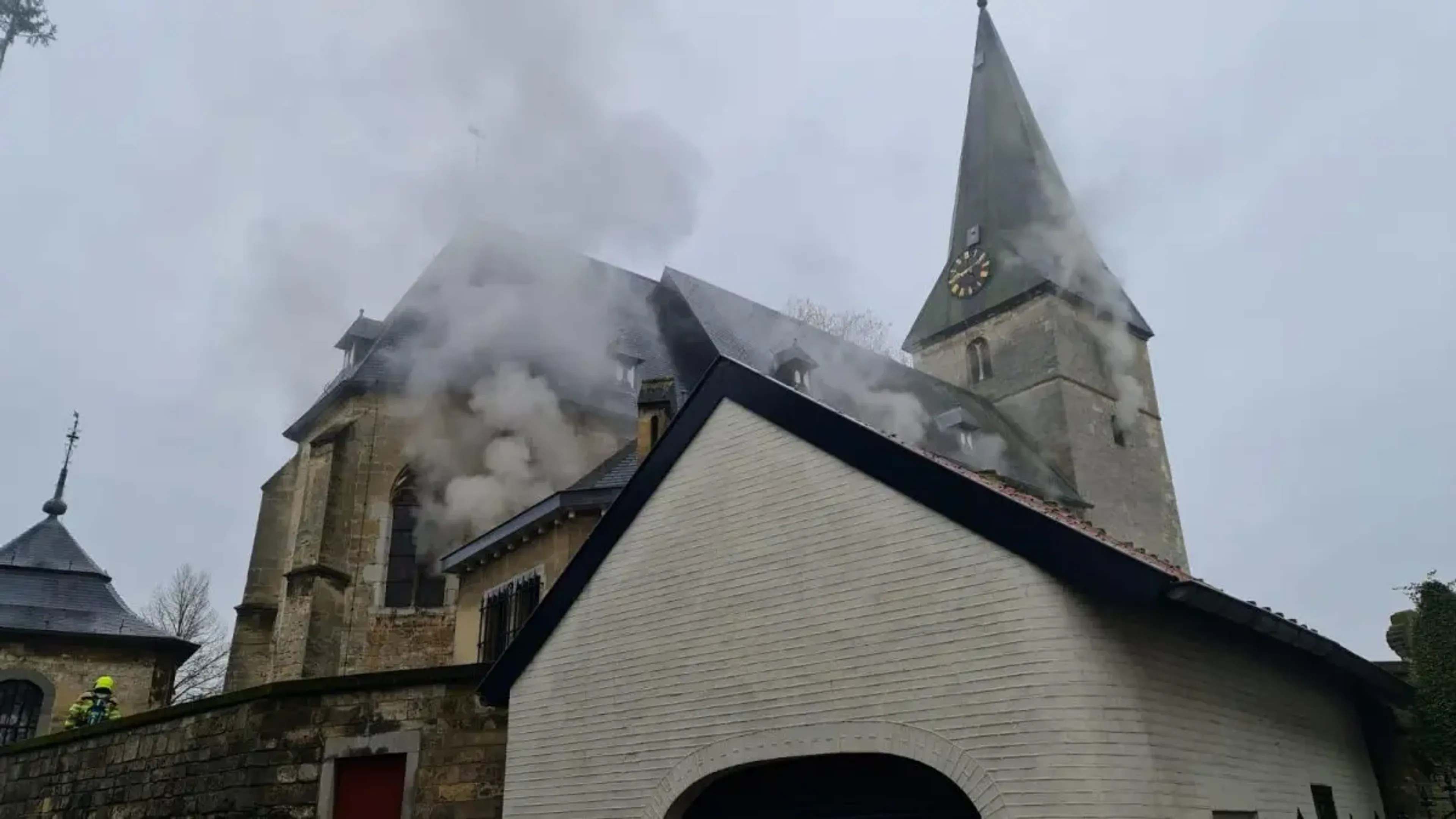 Kerk in Noorbeek moet na brand zeker voor een jaar dicht