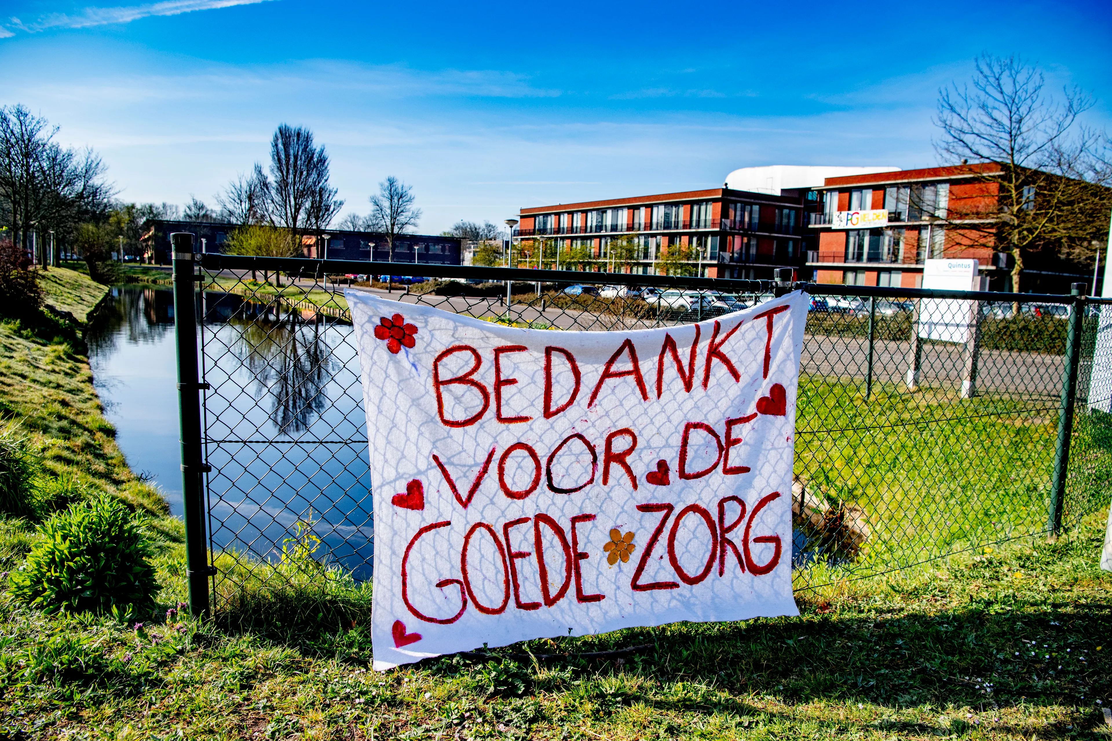 Tweede Kamer stemt 'per ongeluk' in met loonsverhoging zorgmedewerkers
