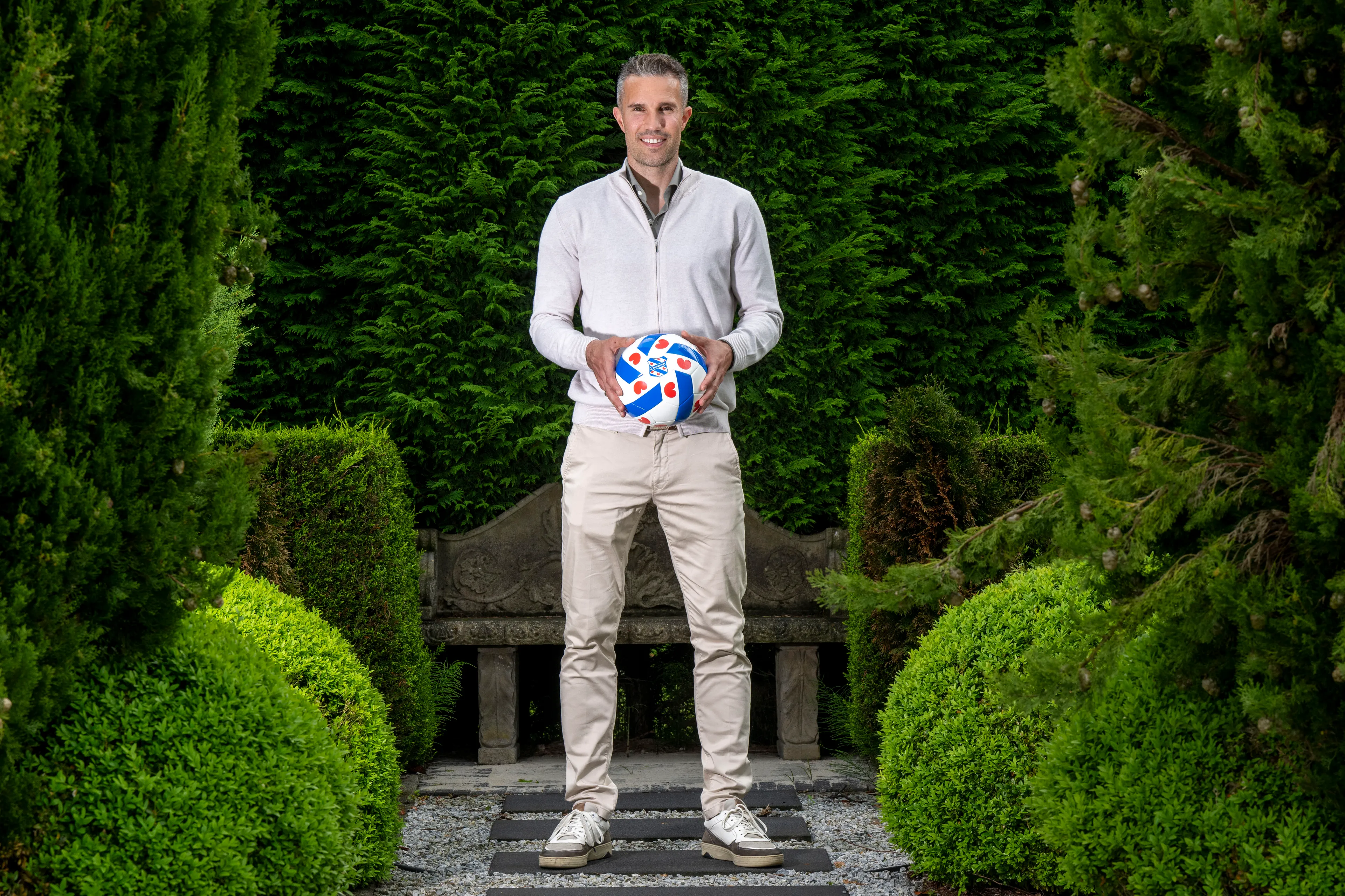 Witte rook in Heerenveen: Robin van Persie heeft eerste grote trainersklus te pakken