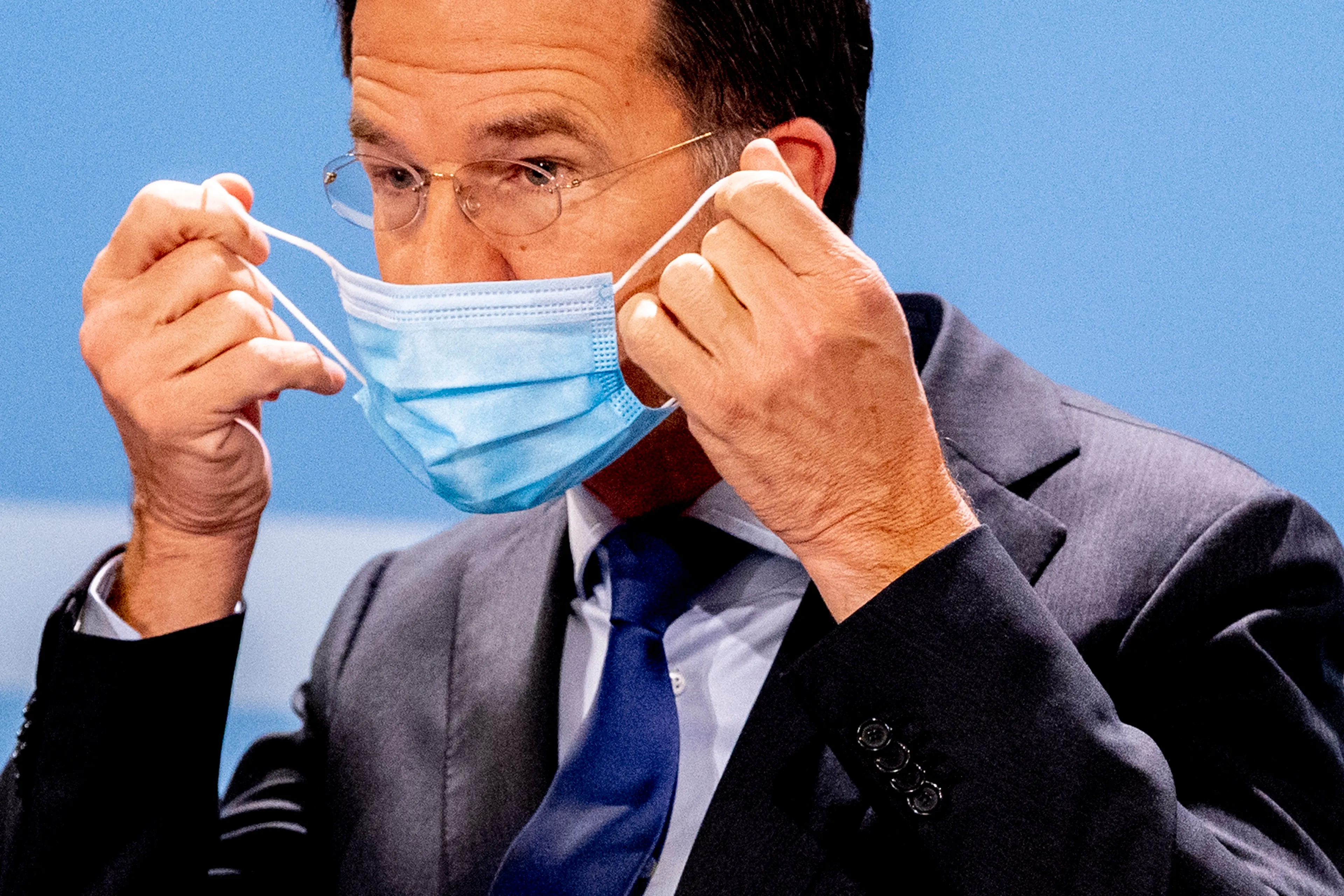 LIVEBLOG | Flinke stijging aantal besmettingen, Rutte 'niet heel optimistisch' over verbetering