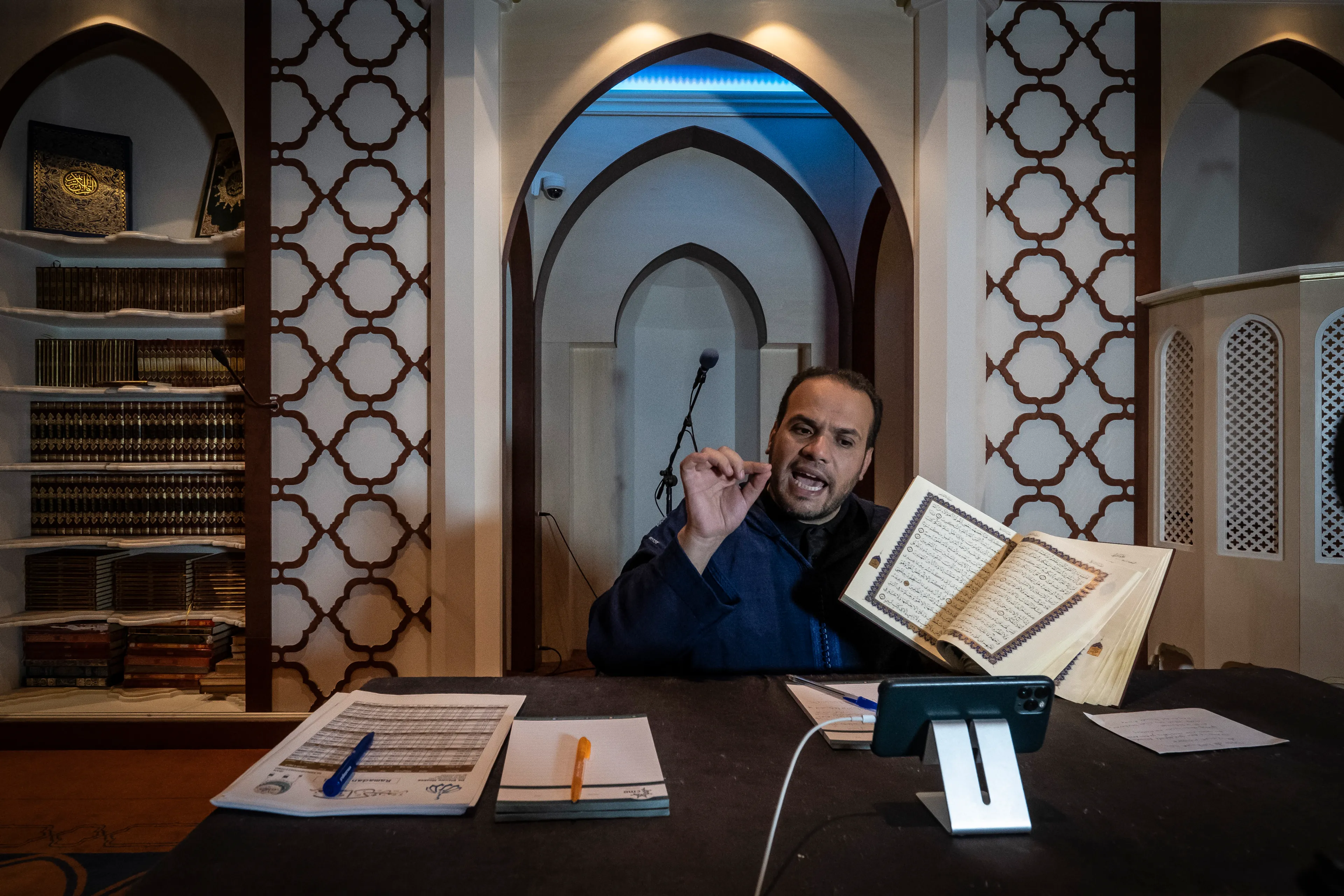 Imam Blauwe Moskee stopt tijdelijk met preek na doodsbedreigingen