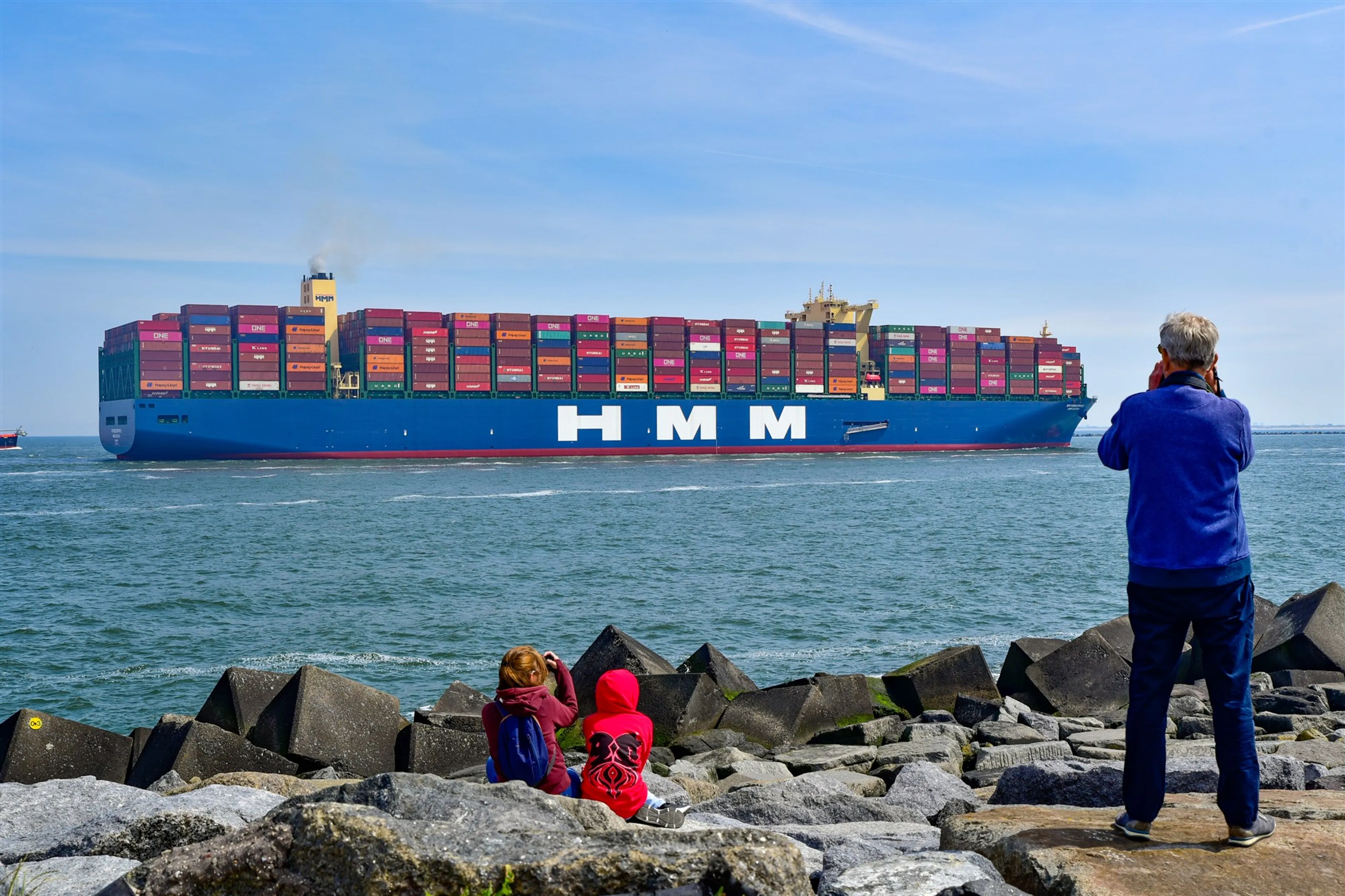 Grootste containerschip meert aan in Rotterdam