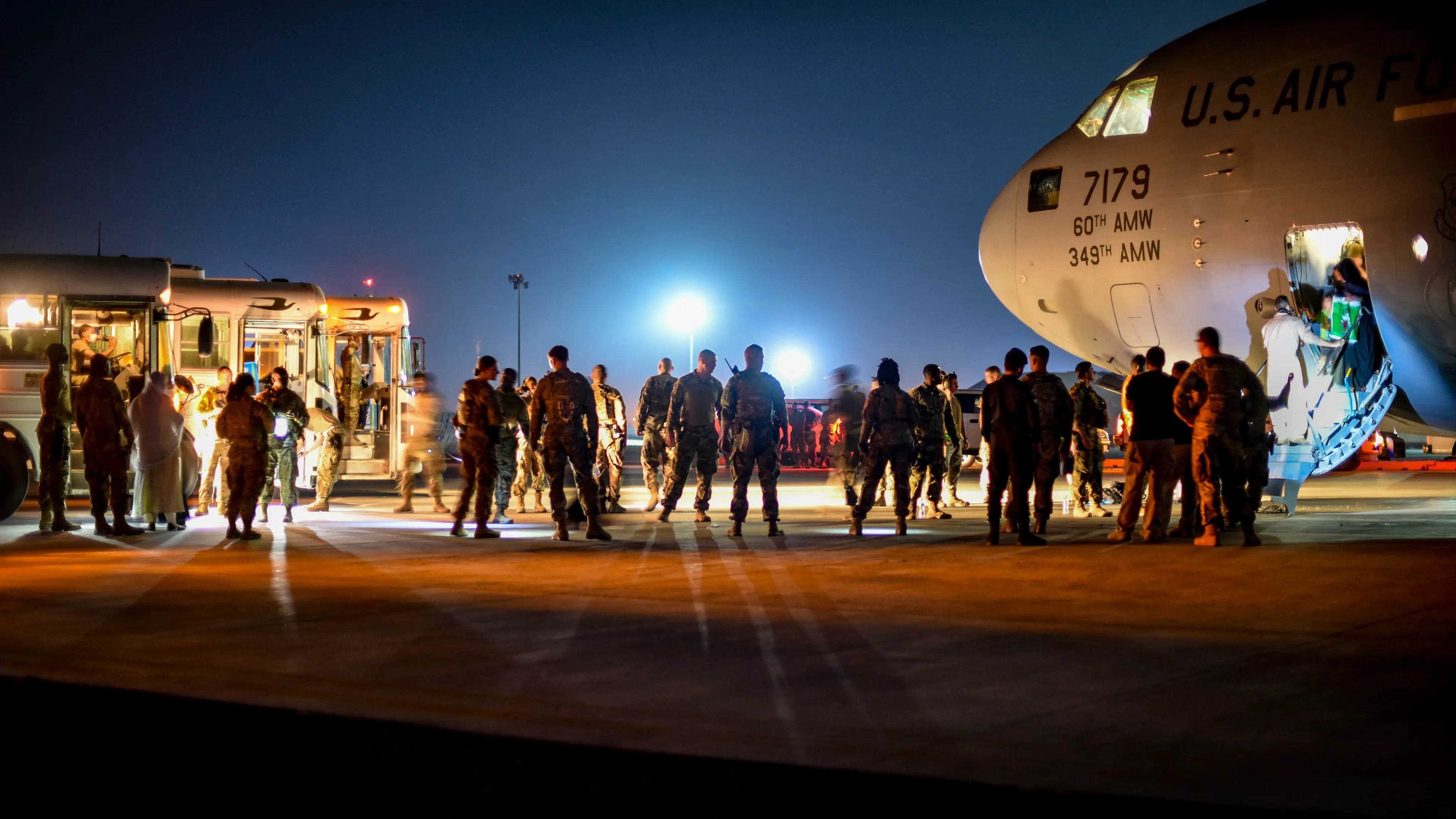 Explosie bij luchthaven Kabul, zeker elf doden maar Nederlandse militairen en diplomaten ongedeerd