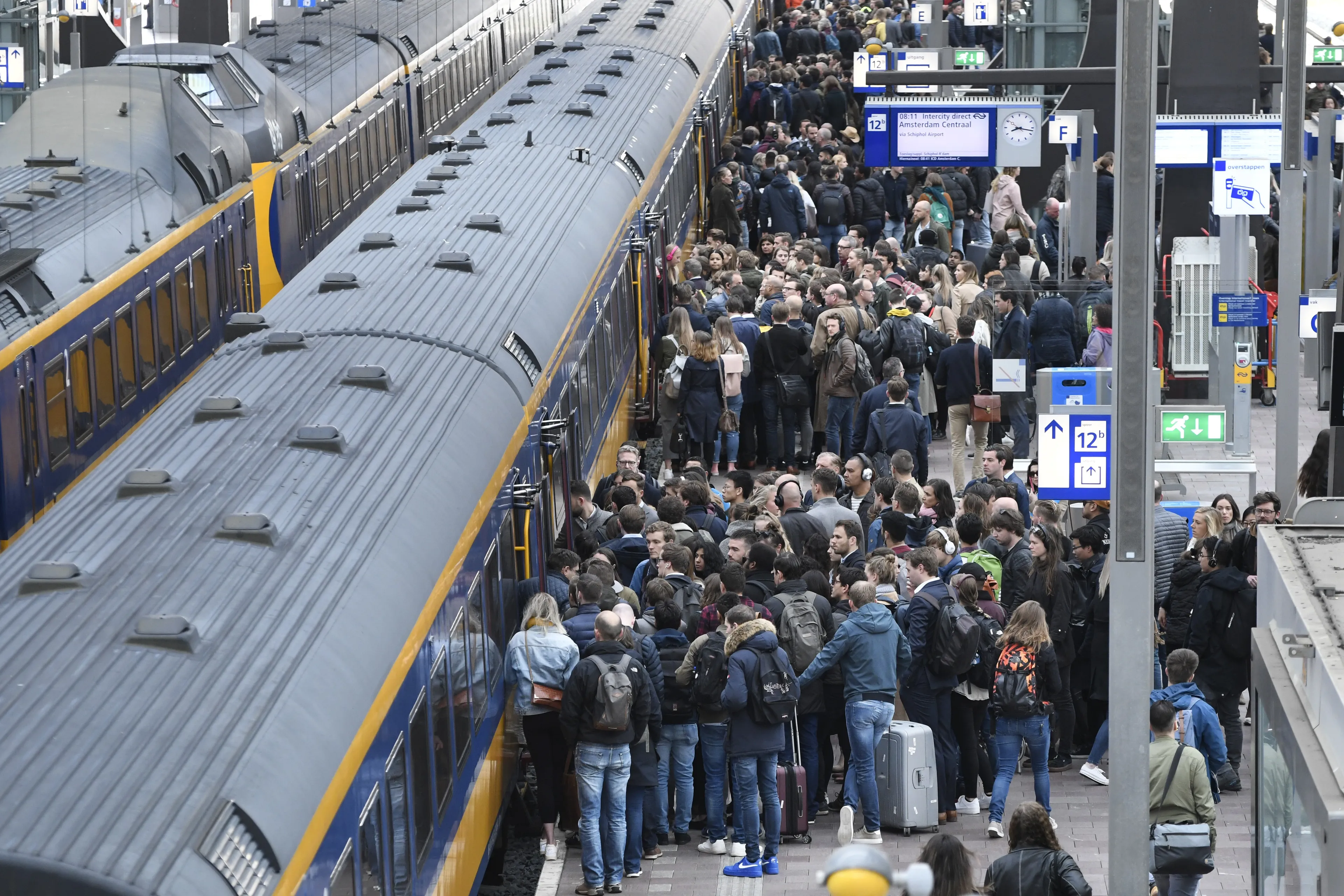 Volle treinen na afloop landelijke ov-staking, nog lang niet alles rijdt