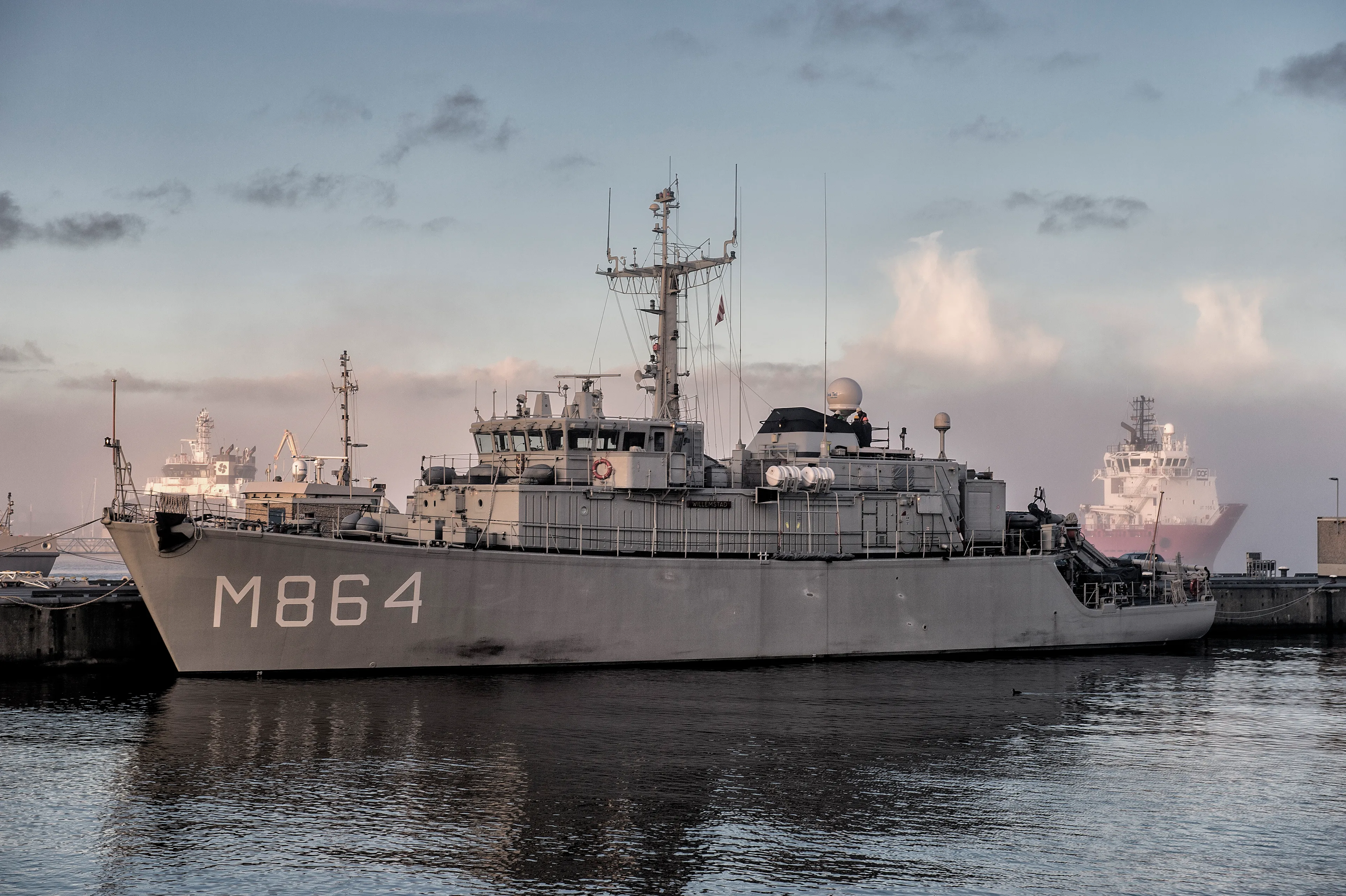 Nederlandse mijnenjager klaar voor mogelijke missie bij Straat van Hormuz