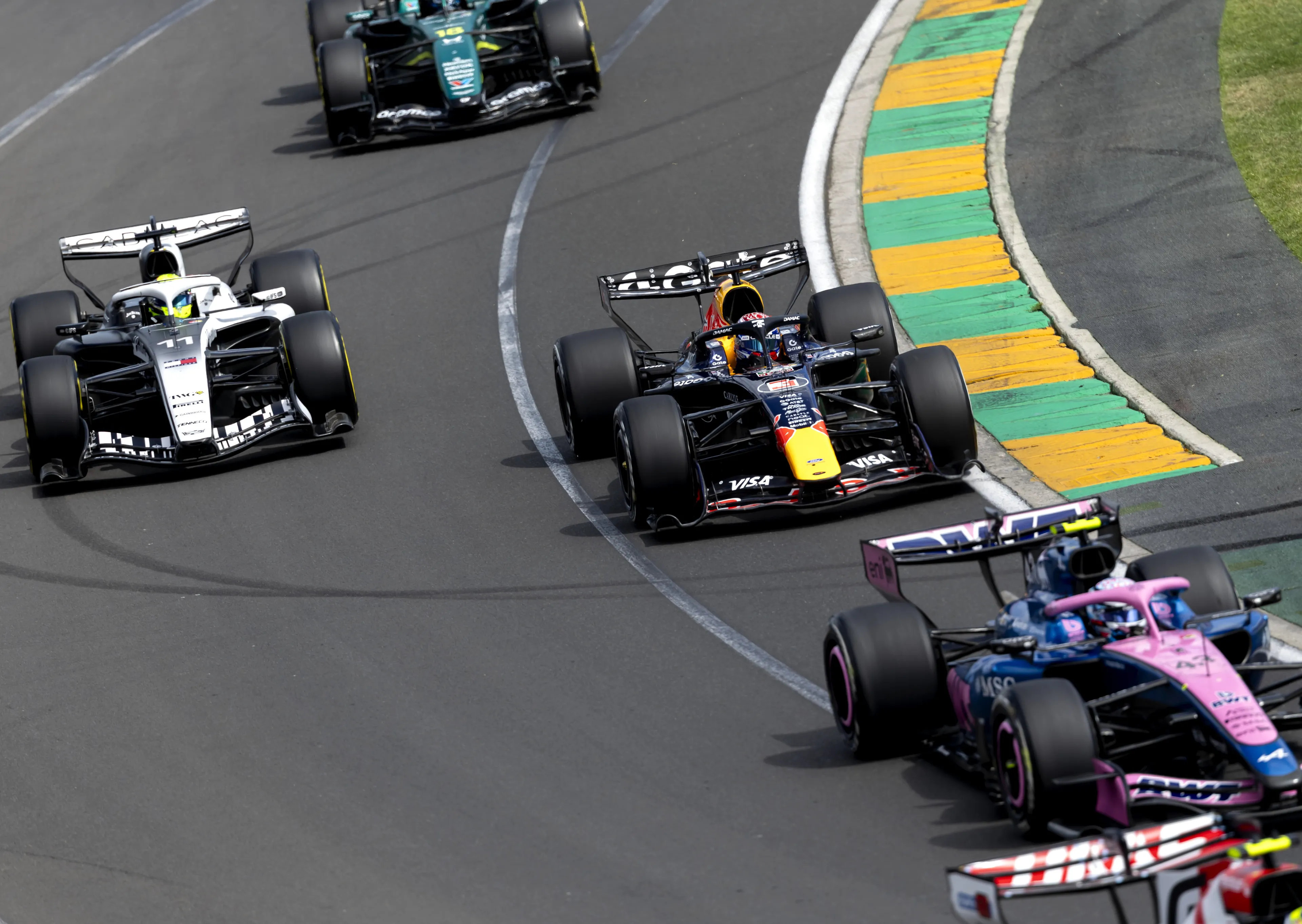 Verstappen knokt zich van laatste plek naar zesde in GP Australië