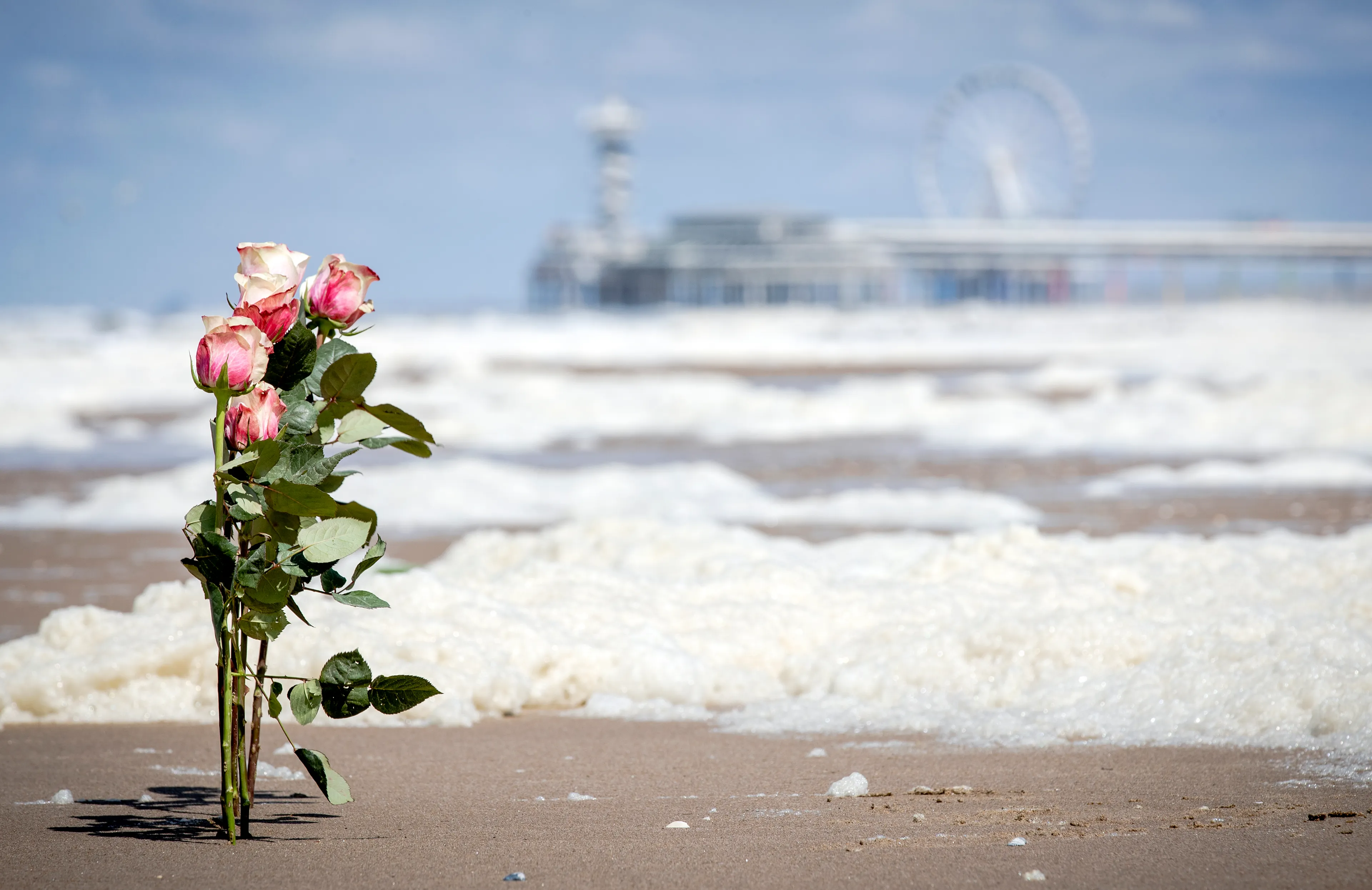 Persconferentie burgemeester Den Haag over surfdrama Scheveningen