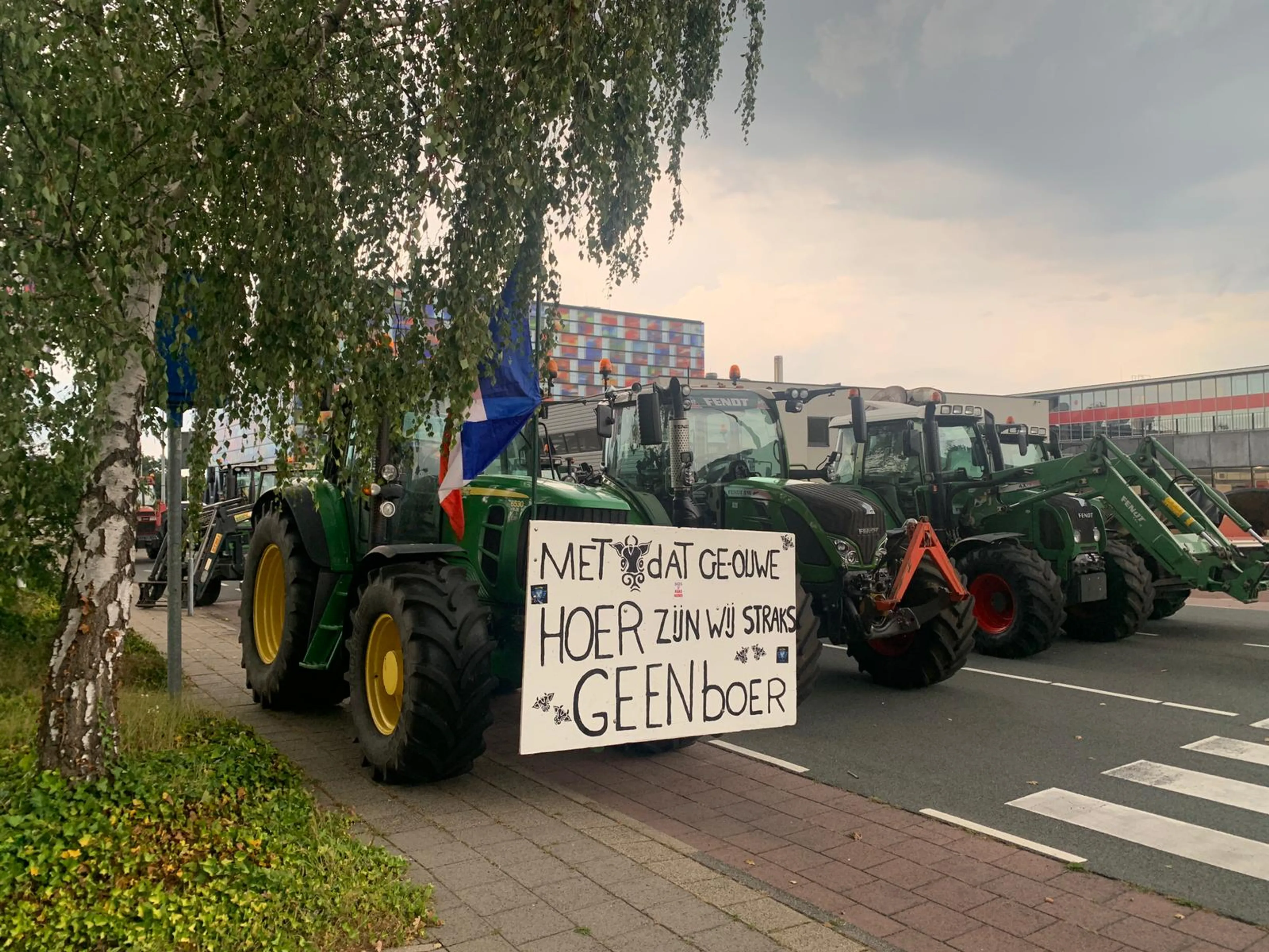 Trekkers blokkeren Mediapark wegens uitzending minister Schouten