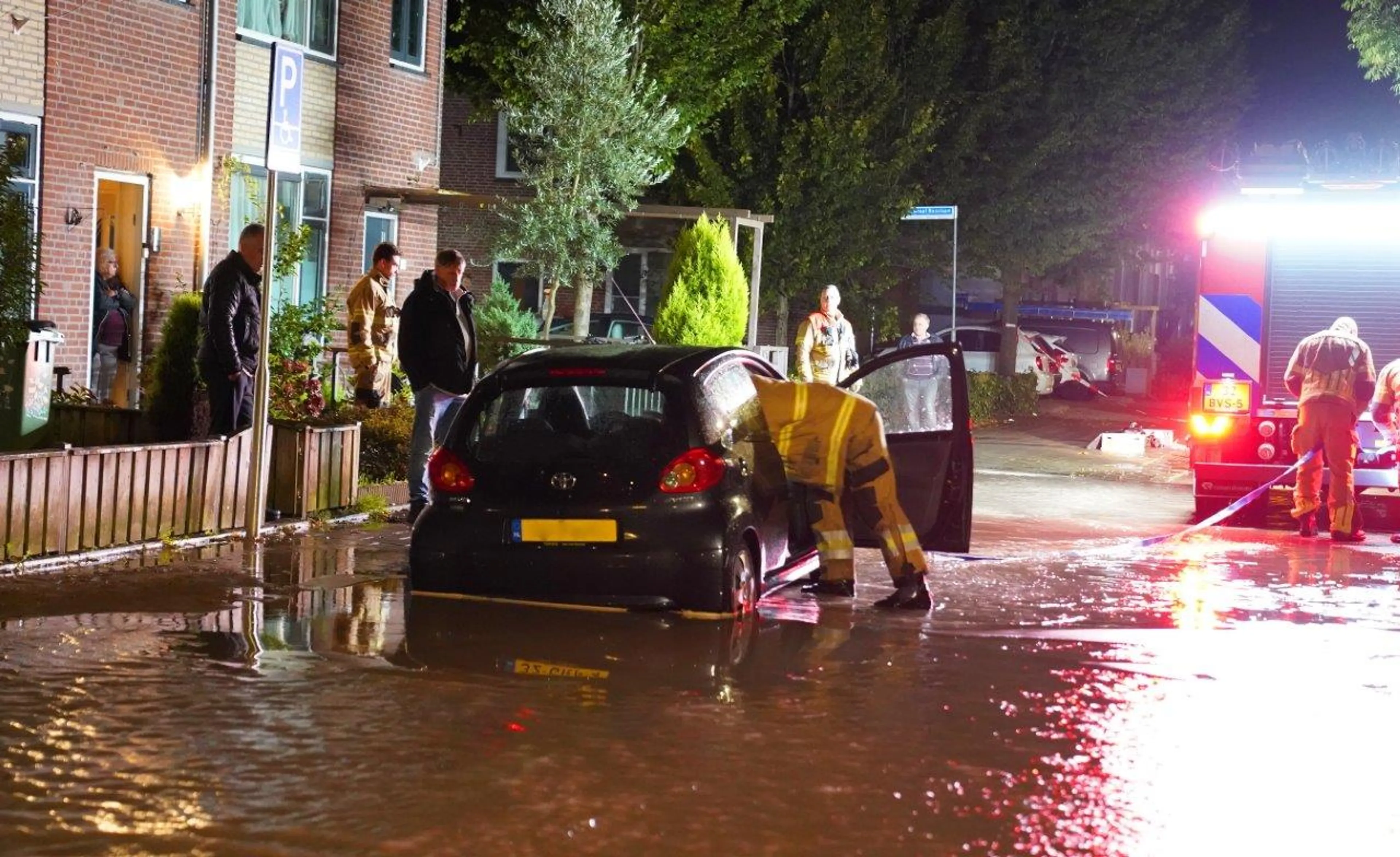 Waterballet door gesprongen leiding in Den Bosch