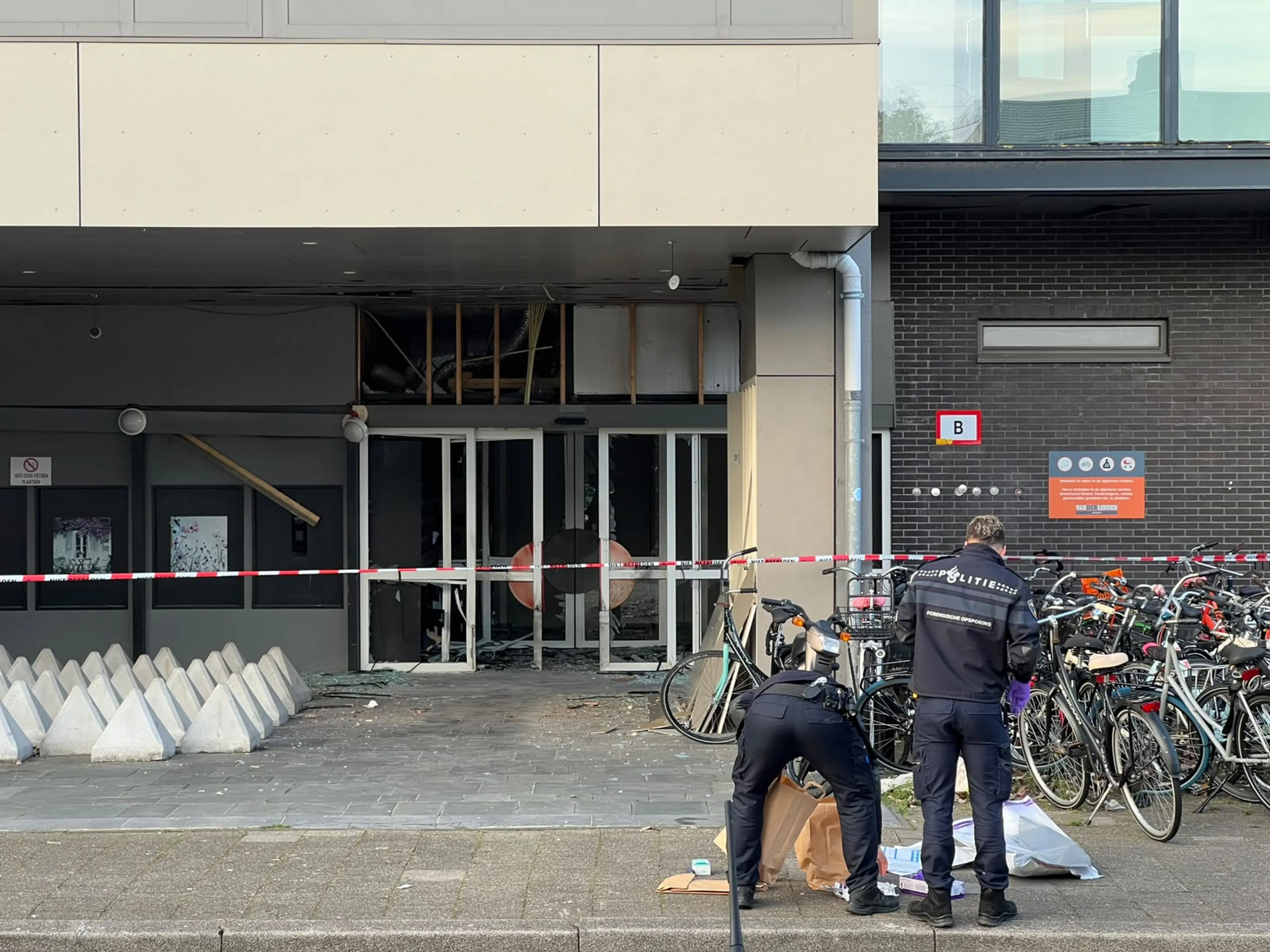 Harde explosie bij flat in Utrecht, bewoners midden in nacht geëvacueerd