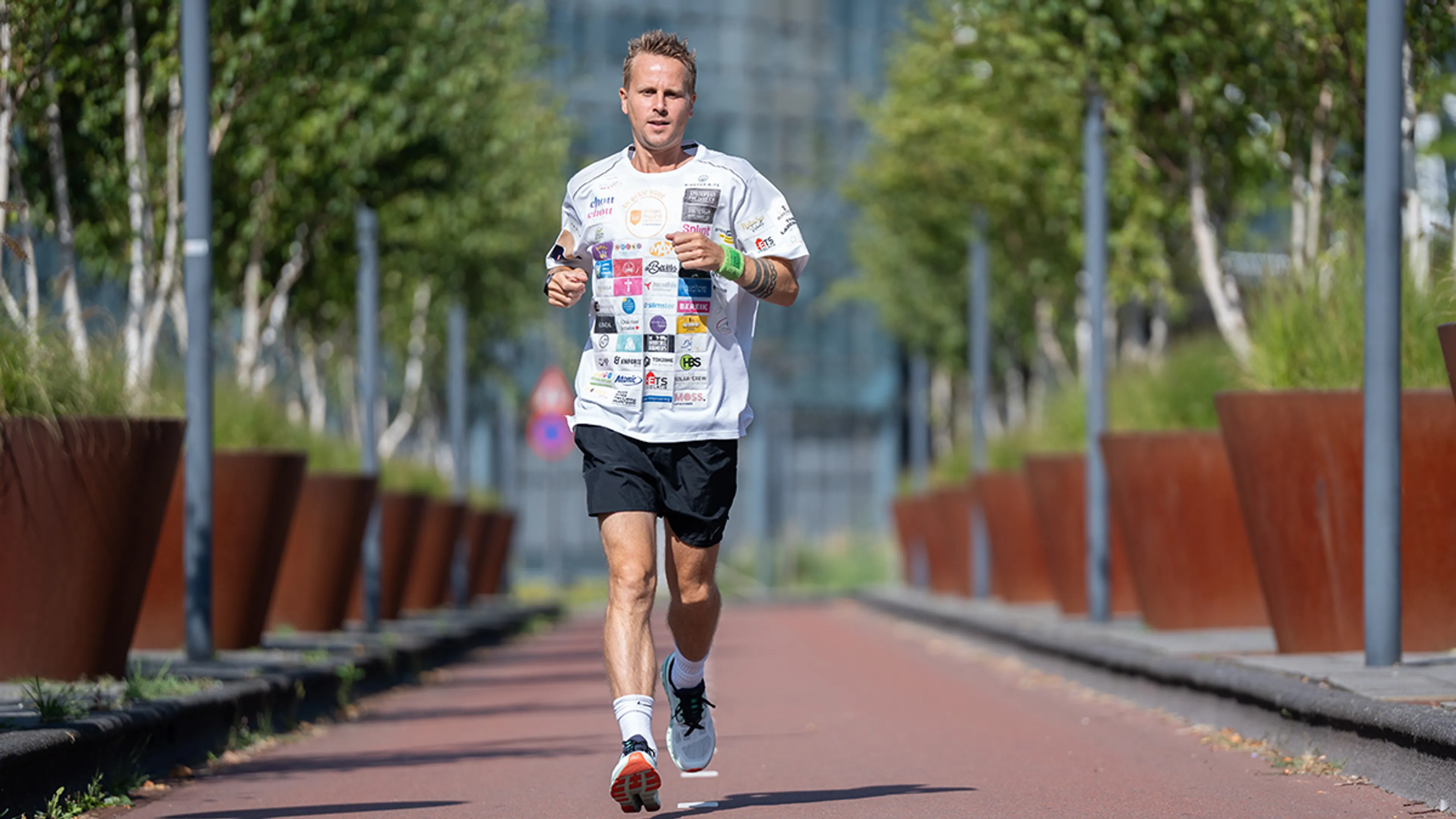 Prachtig: sponsorloper Jeroen haalt magisch doel van 2 miljoen euro voor Prinses Máxima Centrum