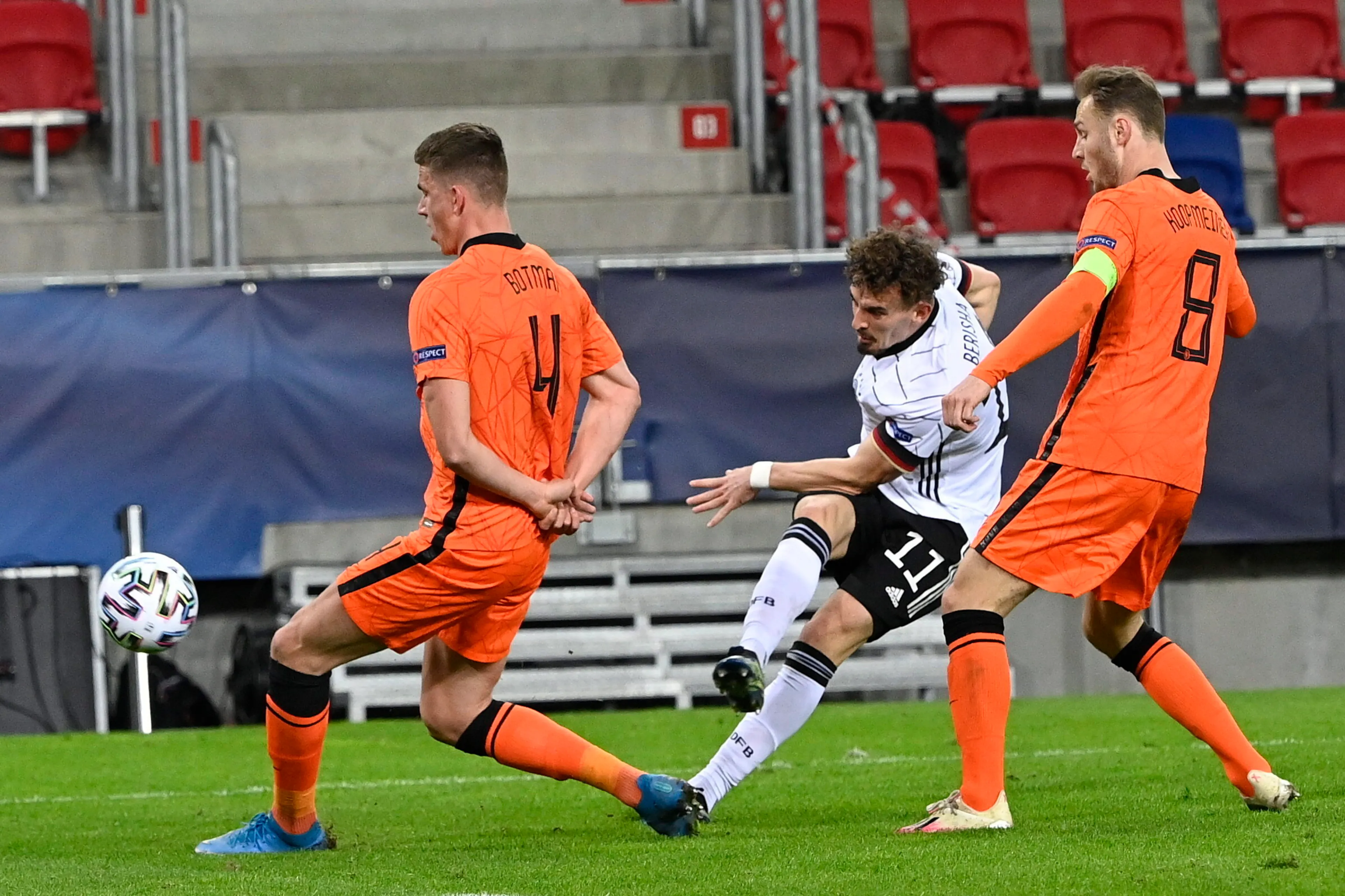 Jong Oranje speelt op EK weer gelijk en moet winnen van Hongaren